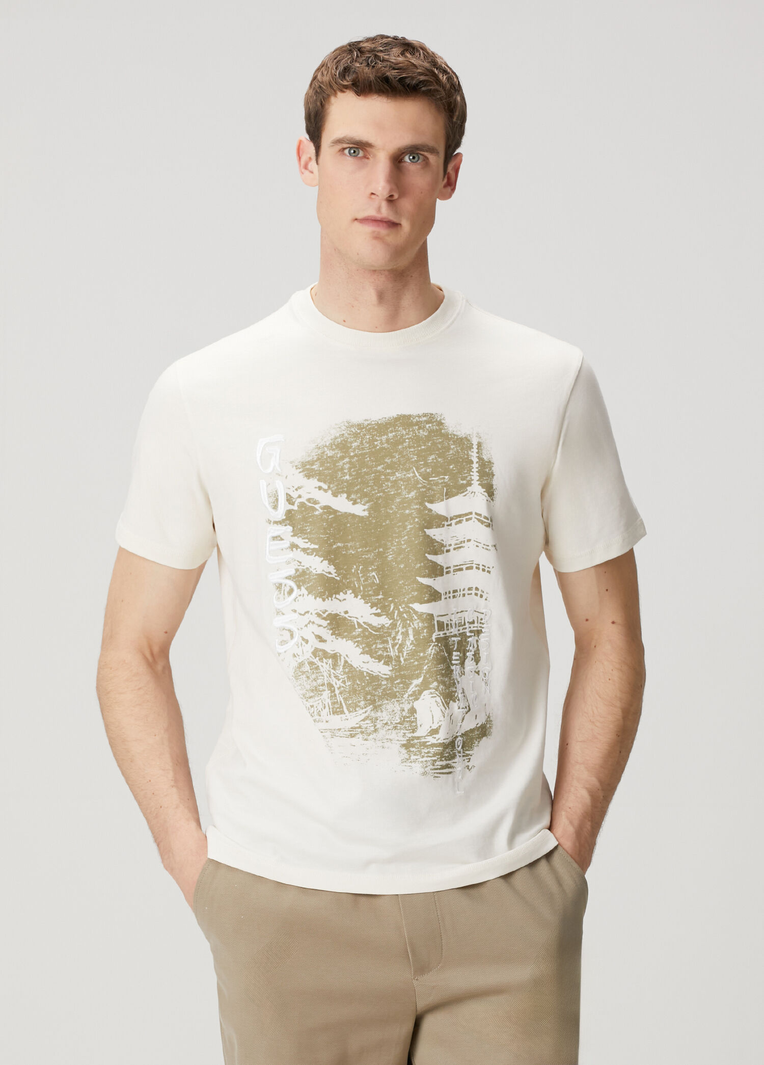 Beyaz Nakış Detaylı T-shirt