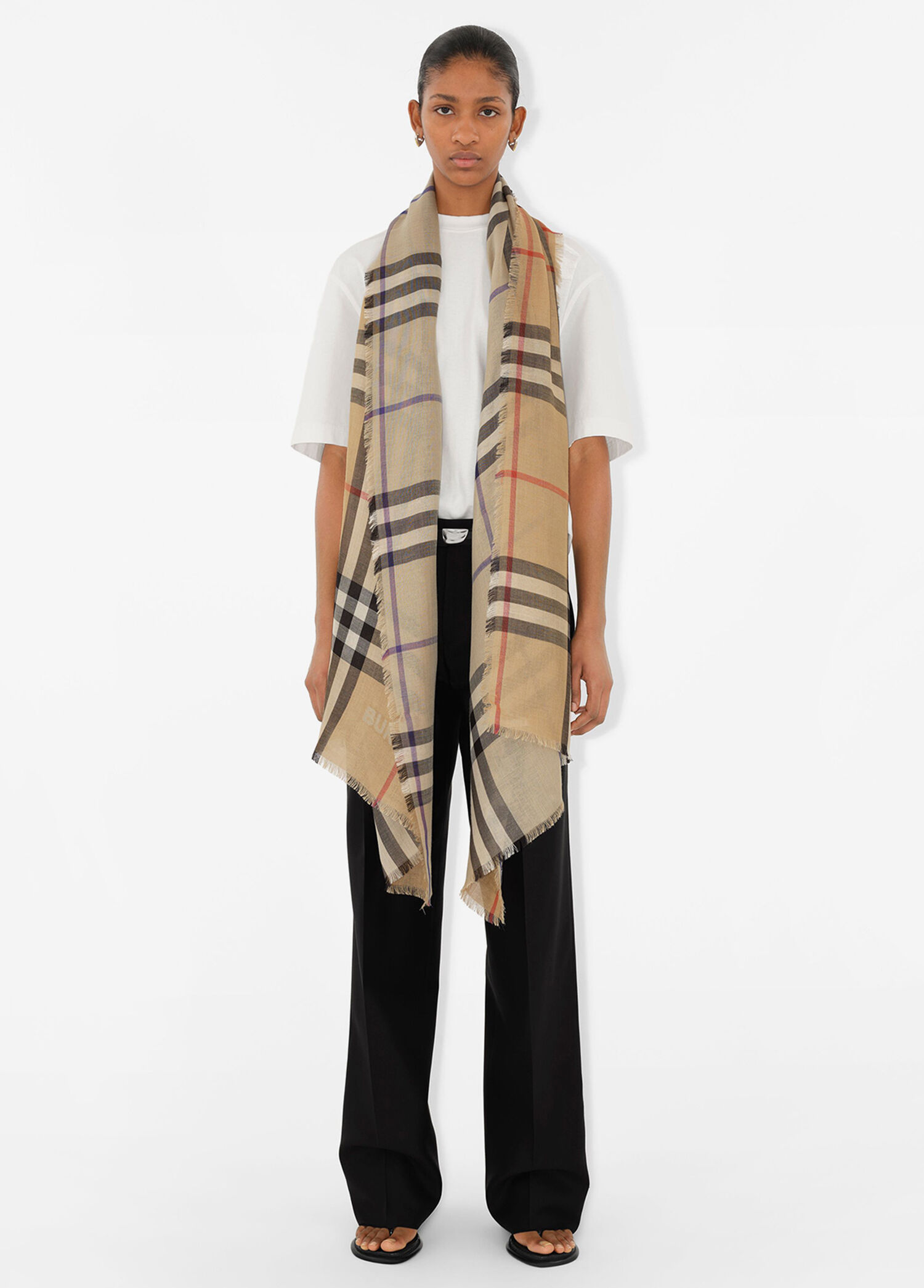 Burberry Bej Kadın Gauz Çift Taraflı Bej Yün Unisex Atkı 1762112