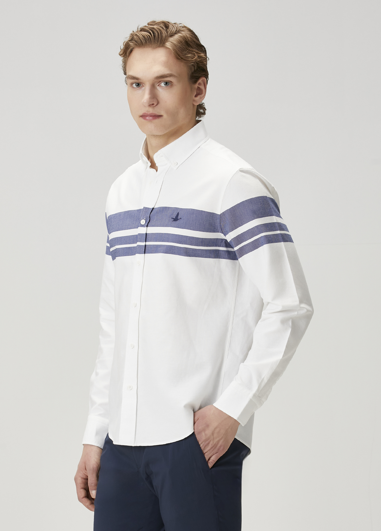 Comfort Fit Beyaz Şerit Baskı Detaylı Gömlek_3