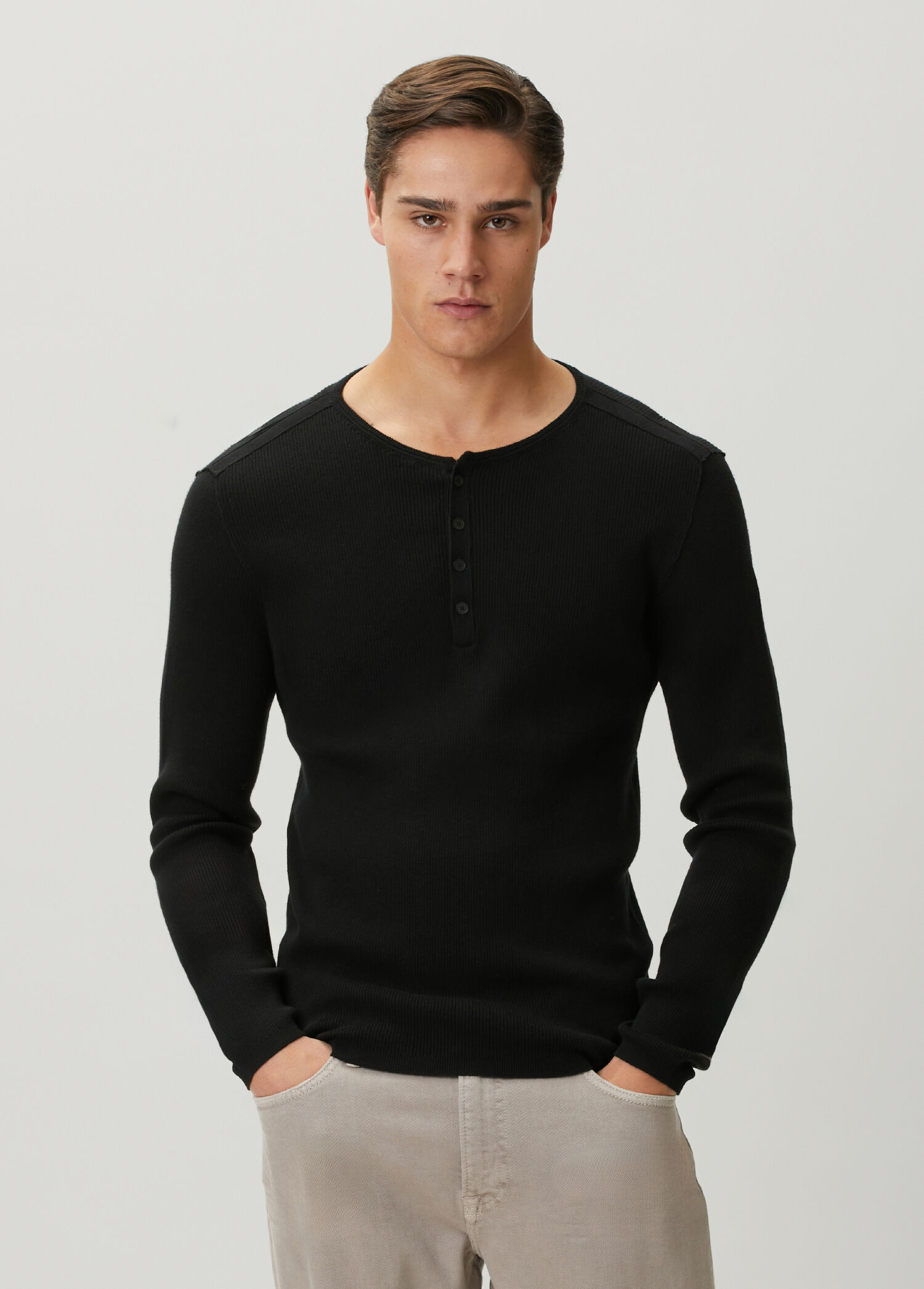 Javis Black Collar Buttoned Sweater