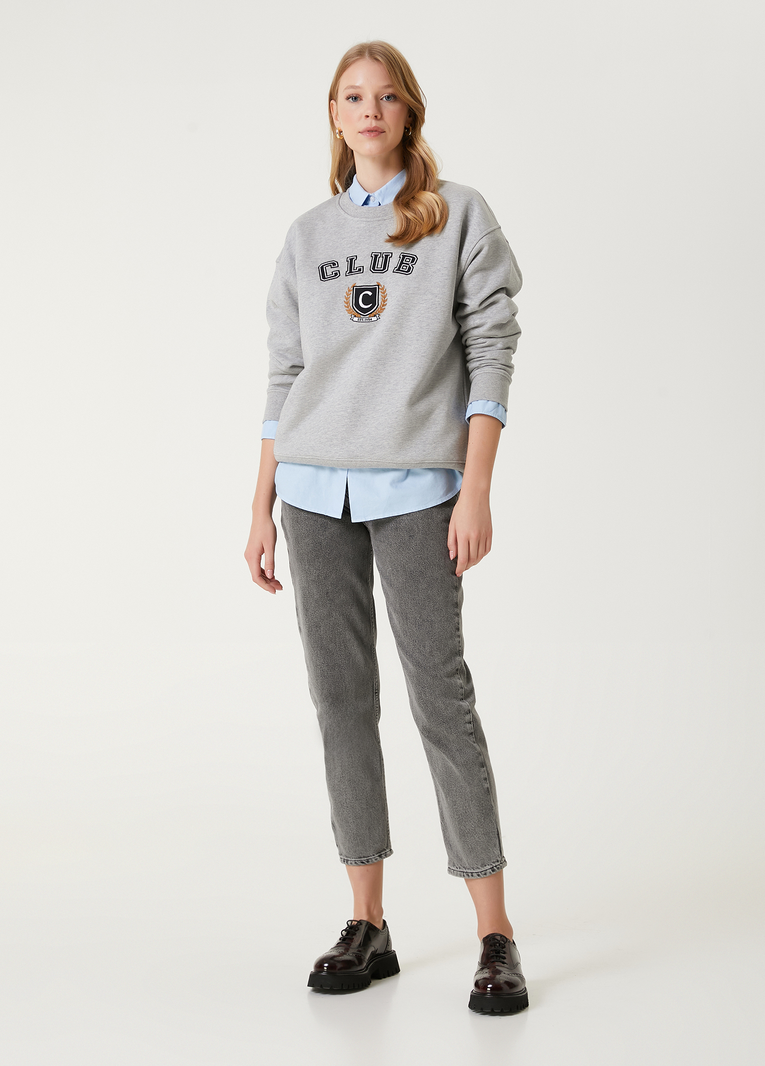 Club Logo Gri Nakışlı Basic Sweatshirt_2