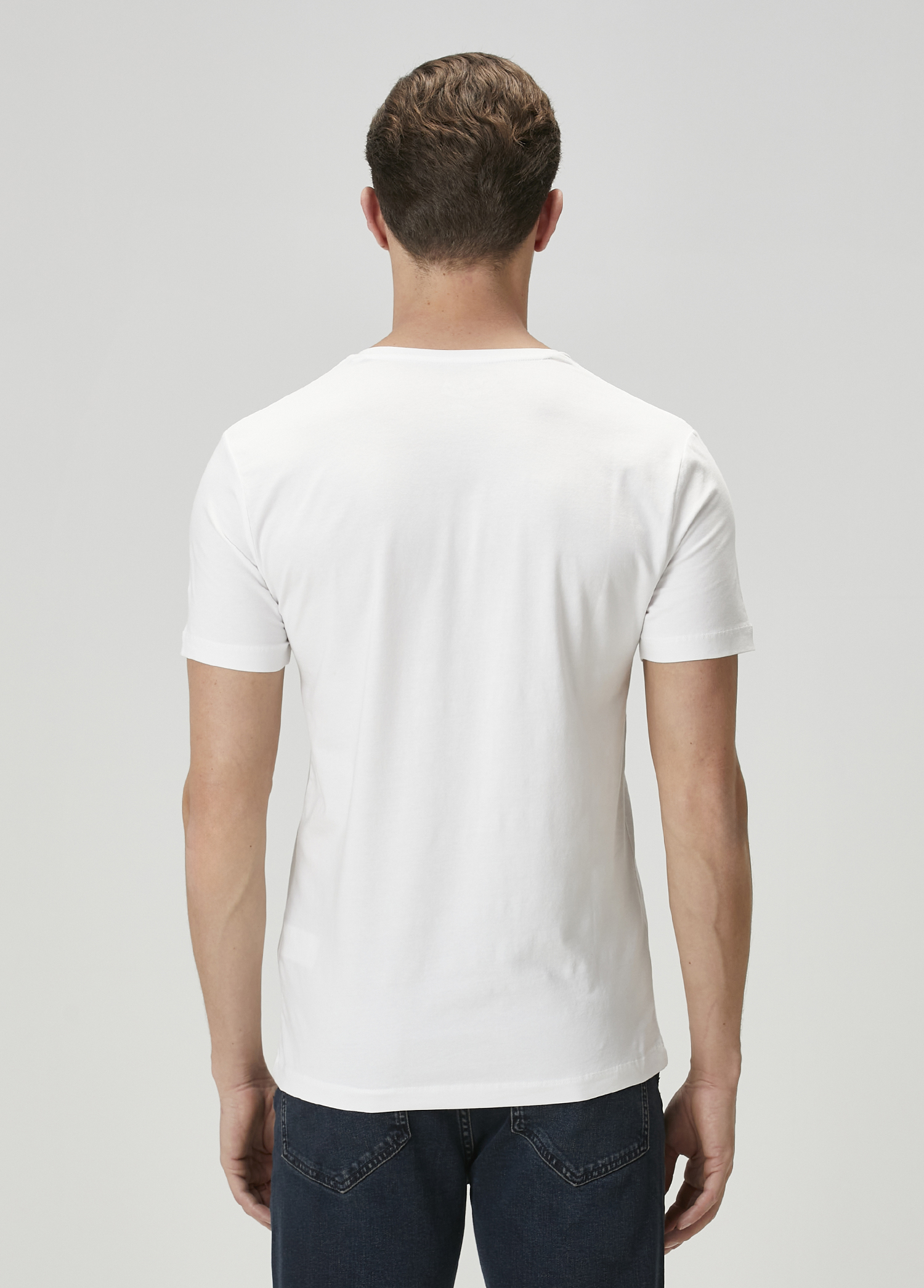 Beyaz V Yaka T-shirt_4
