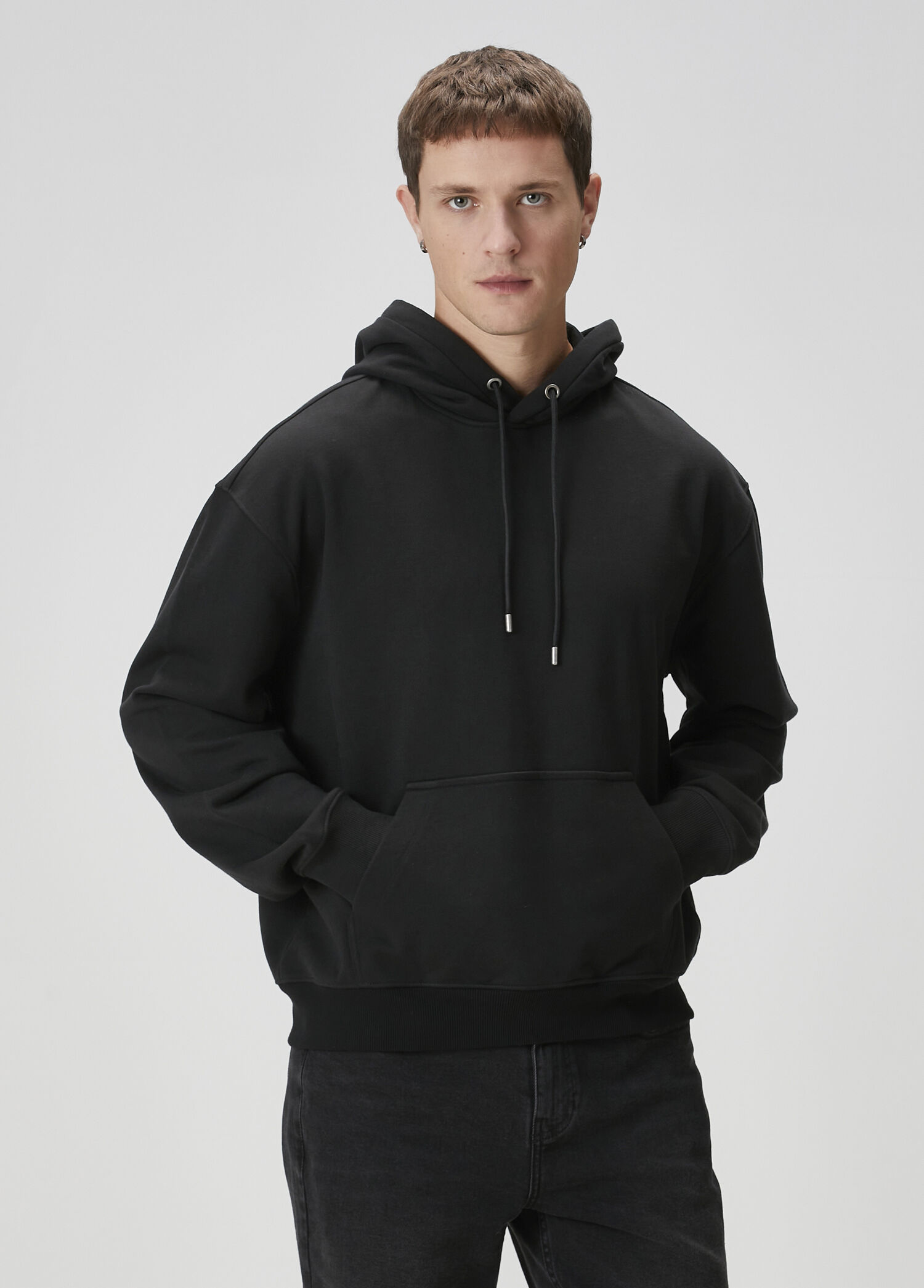 Siyah Kapüşonlu Sweatshirt