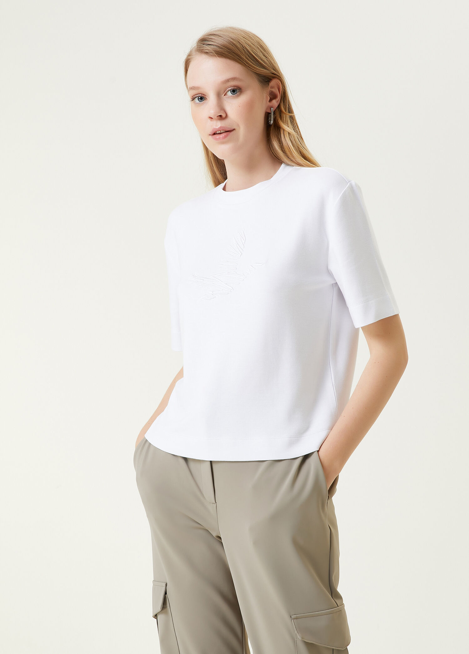 Beymen Club - Kırık Beyaz Karalama Kuş Detaylı T-shirt - Kırık Beyaz