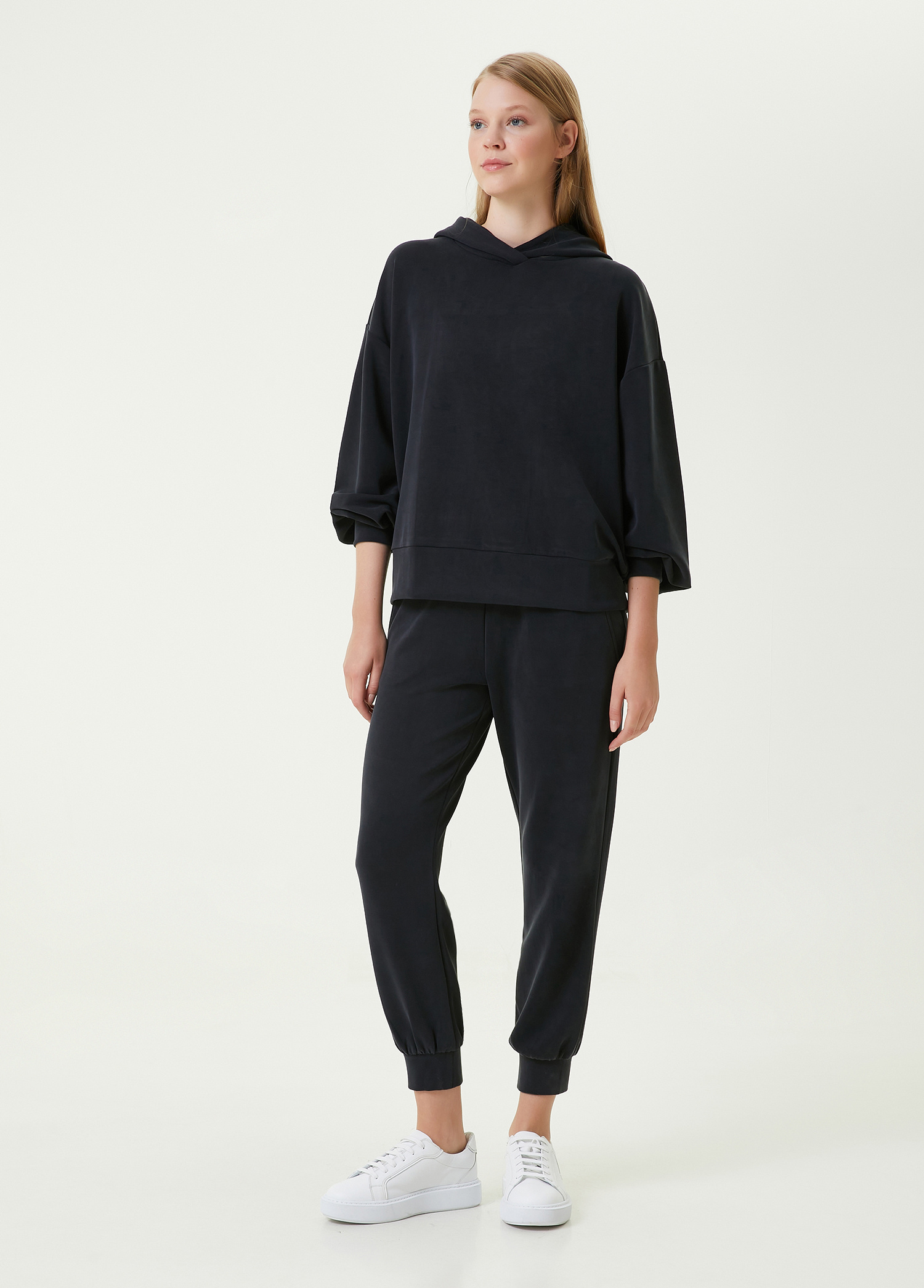 Siyah Kapüşonlu Sweatshirt_1
