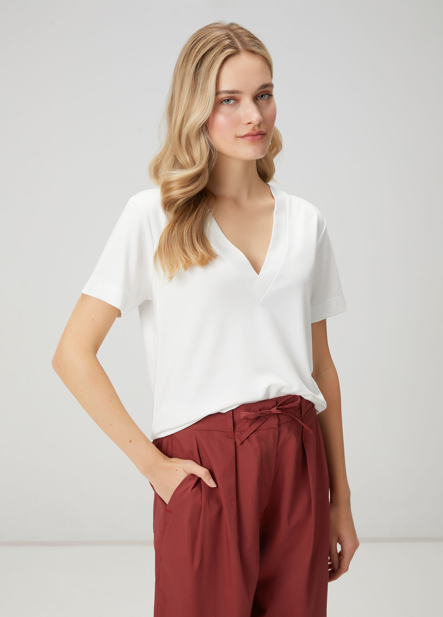 Kırık Beyaz Yanı Yırtmaçlı Basic T-shirt