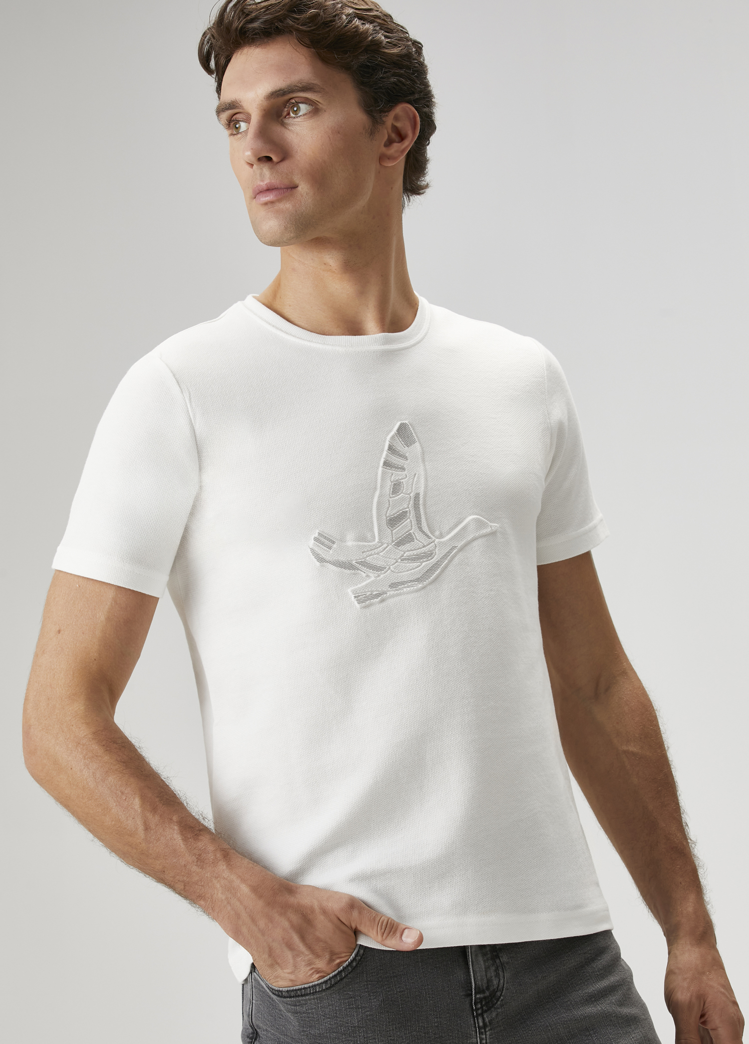 Kırık Beyaz Kabartmalı Logo Baskılı T-shirt_1