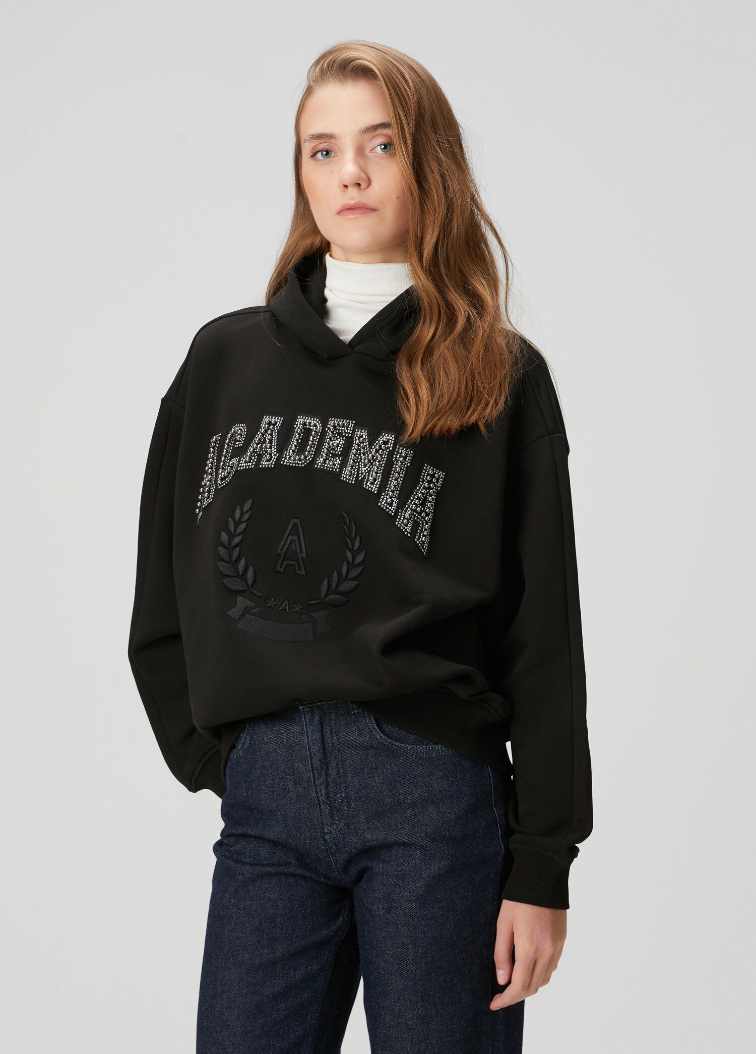 Siyah Kapüşonlu Taşlı Logolu Sweatshirt