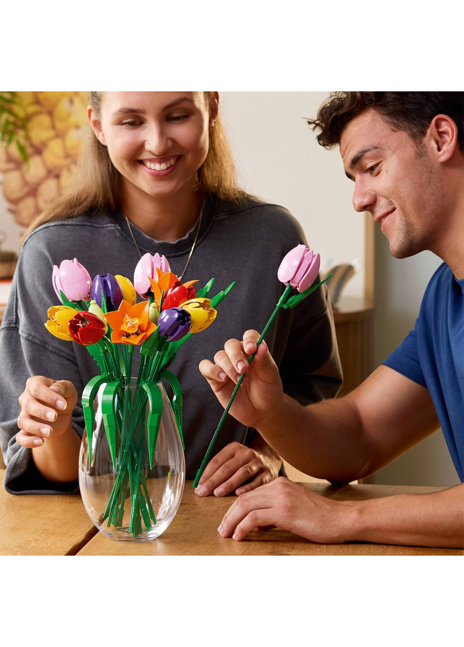 LEGO - Botanicals Lale Buketi 576 Parça 18 + Yaş Yapı Oyuncağı