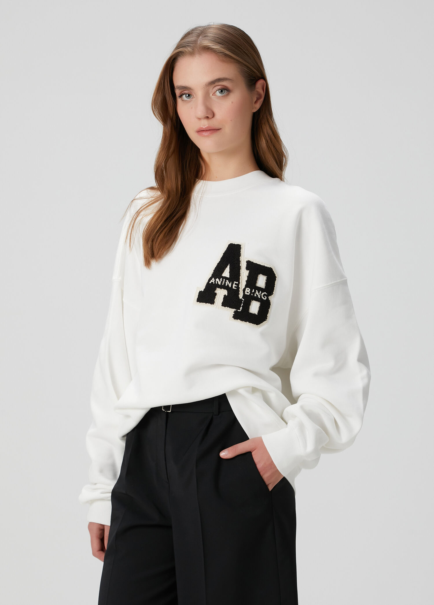 Kırık Beyaz Logolu Sweatshirt