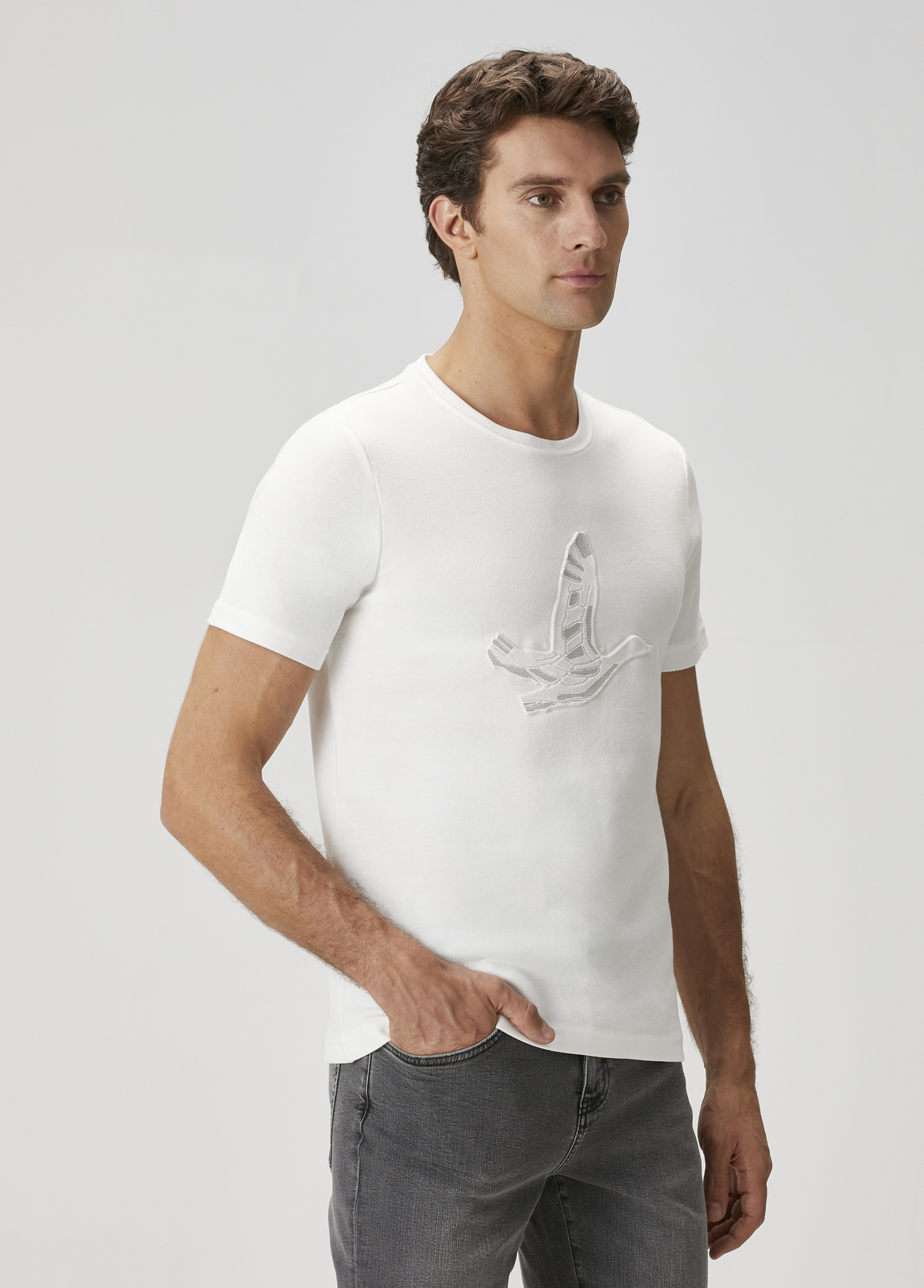 Kırık Beyaz Kabartmalı Logo Baskılı T-shirt_3