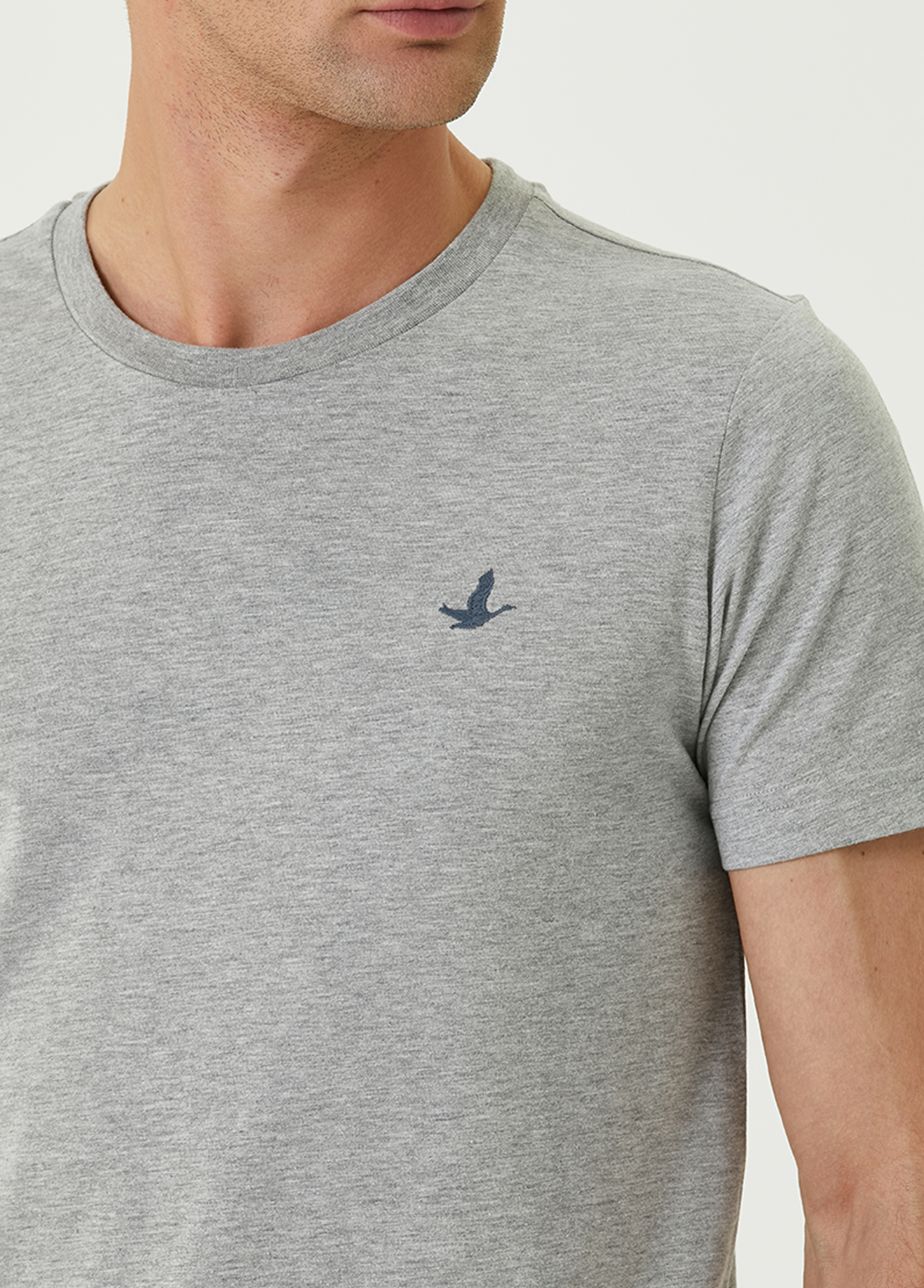 Gri Logo Detaylı Basic T-shirt_4