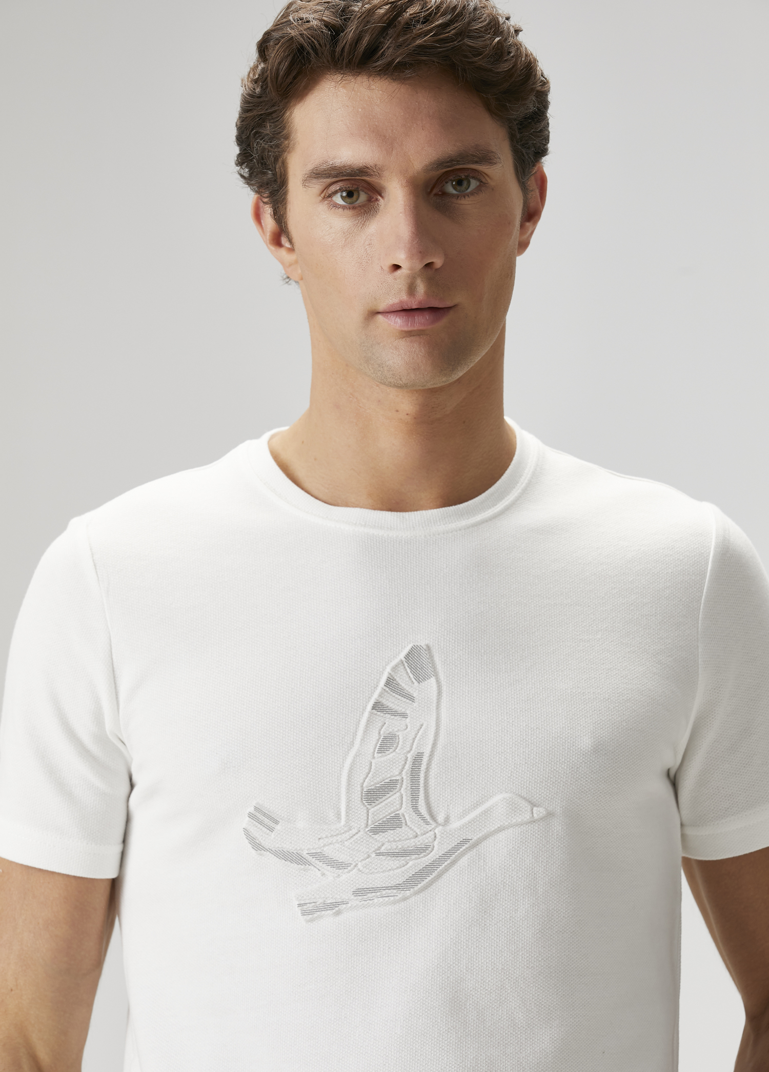 Kırık Beyaz Kabartmalı Logo Baskılı T-shirt_5