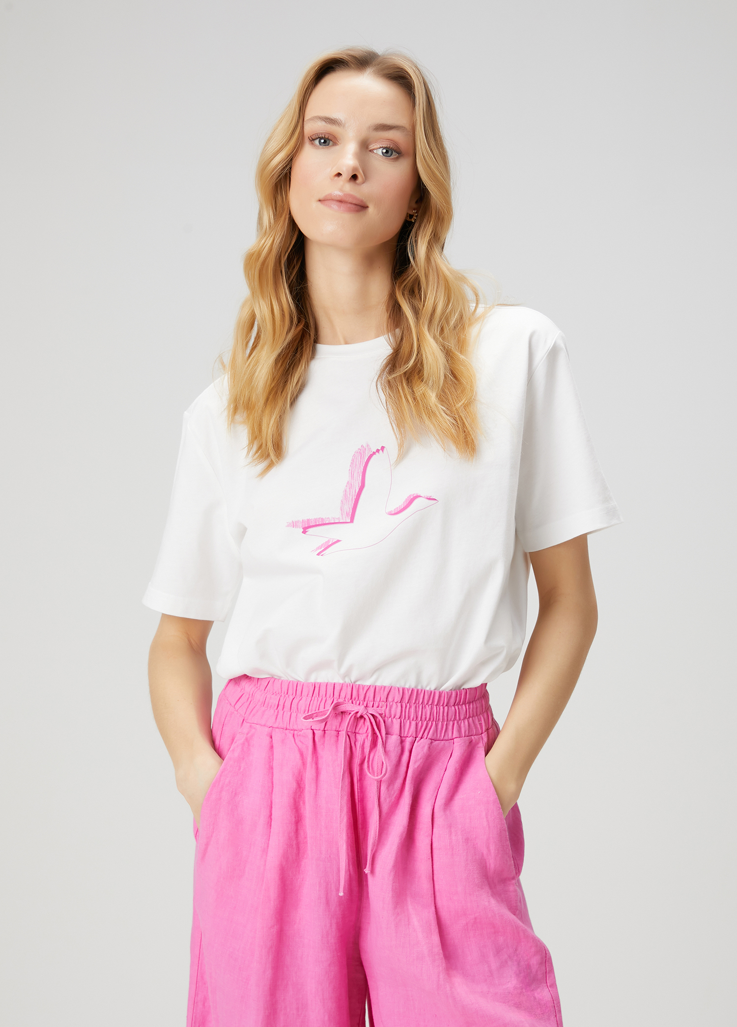 Beyaz Pembe Logo Baskılı T-shirt_3