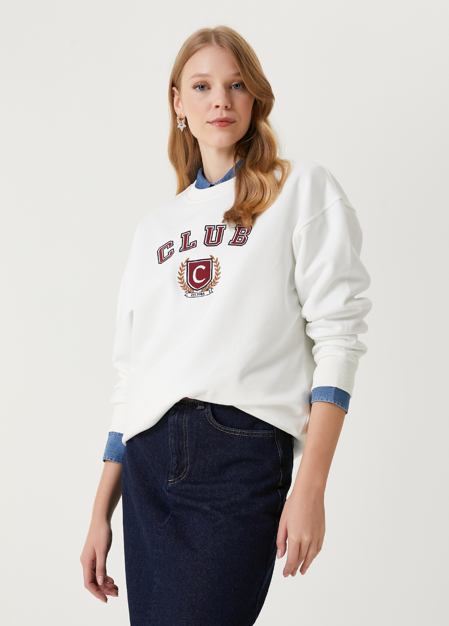 Club Logo Beyaz Nakışlı Basic Sweatshirt_3