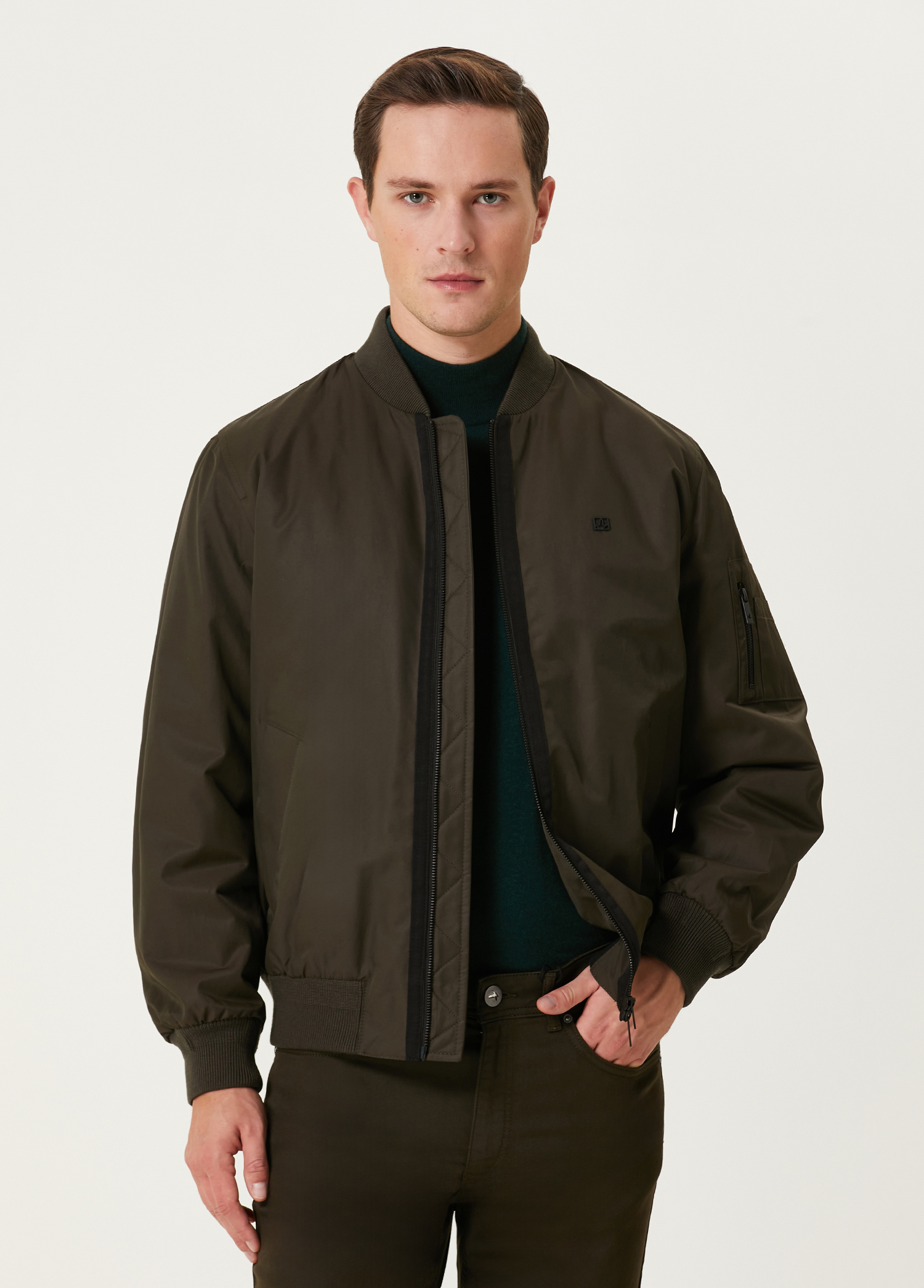 Haki Bomber Mont