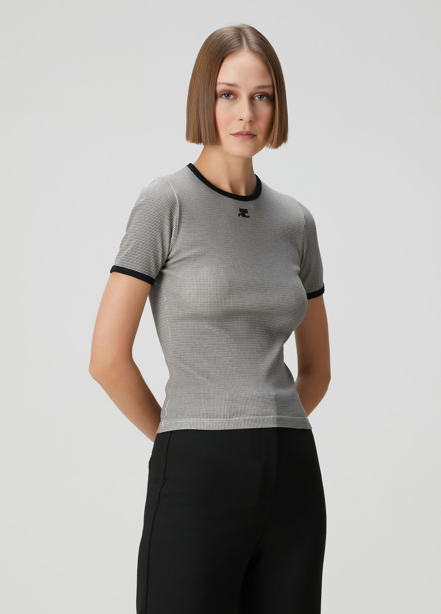 Siyah Kazayağı Desenli T-shirt