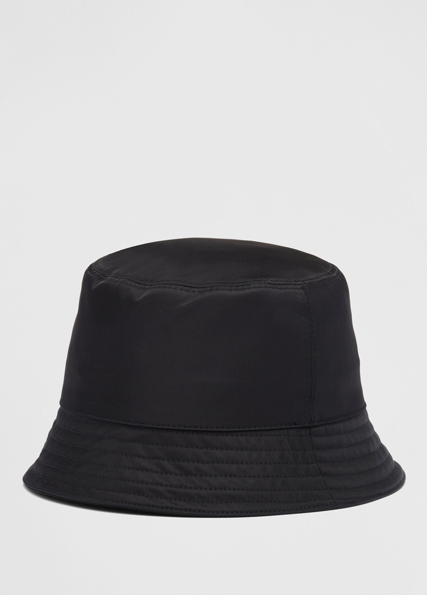 １日お値下げ　PRADA ブラック帽 Prada Siyah Erkek Re-Nylon Balıkçı Şapkası 1382928 | Beymen