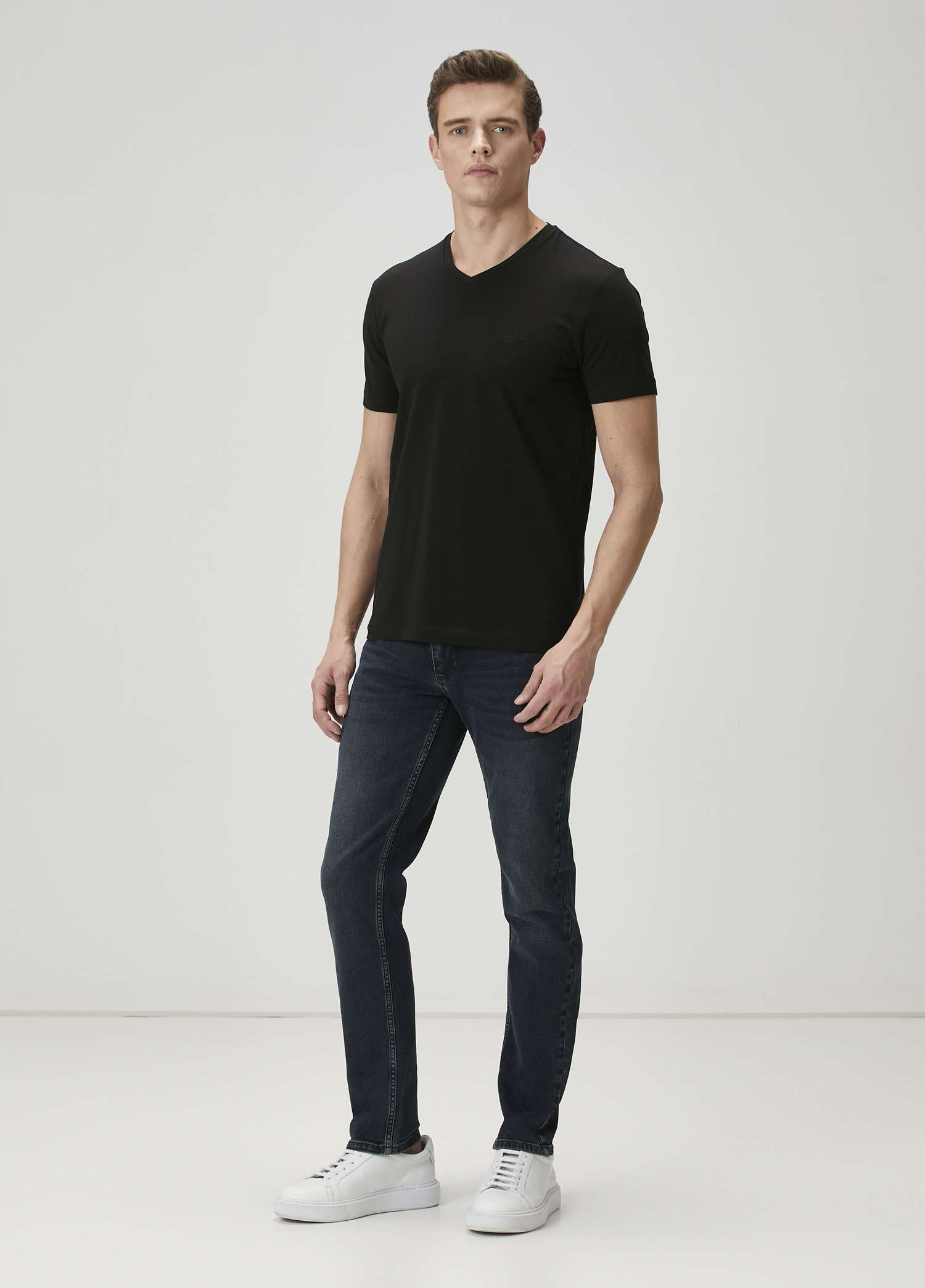 Siyah V Yaka T-shirt_2