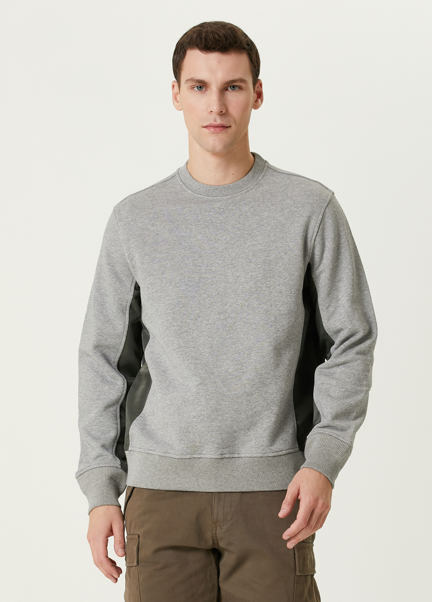 Gri Garni Detaylı Sweatshirt