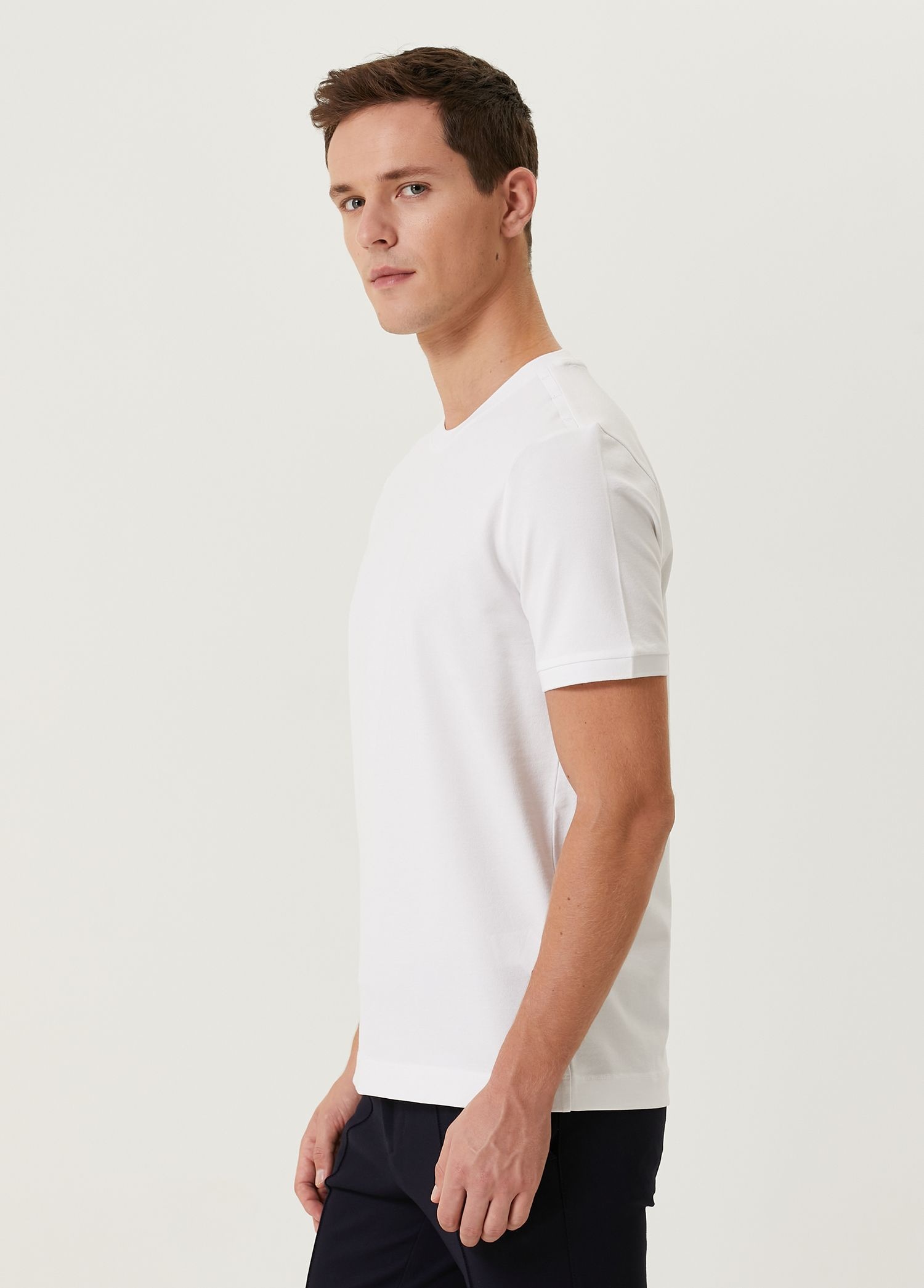 Beyaz Omuzu Fleksi Kuş Detaylı Pike T-shirt_3