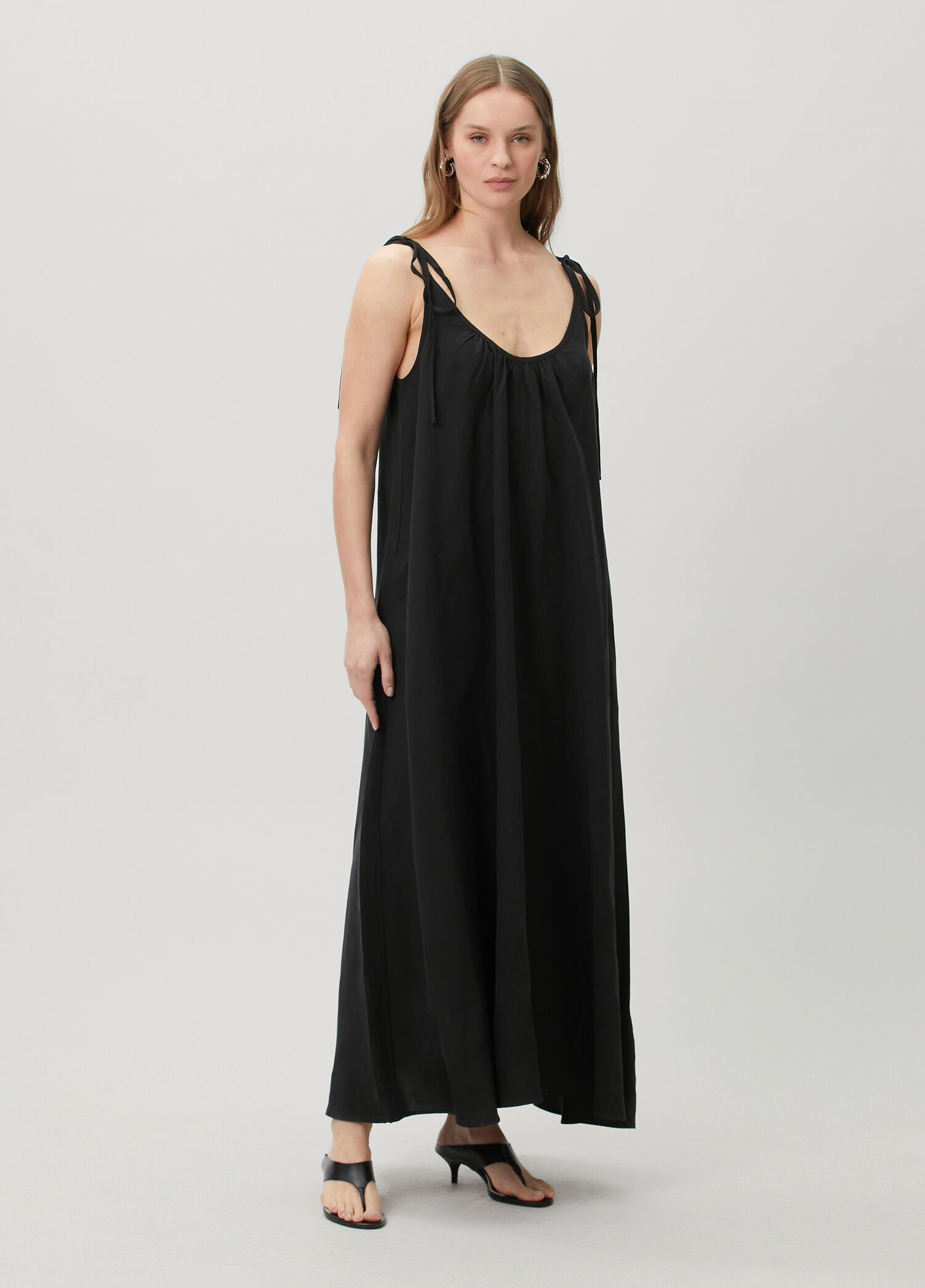 Siyah Maxi Elbise