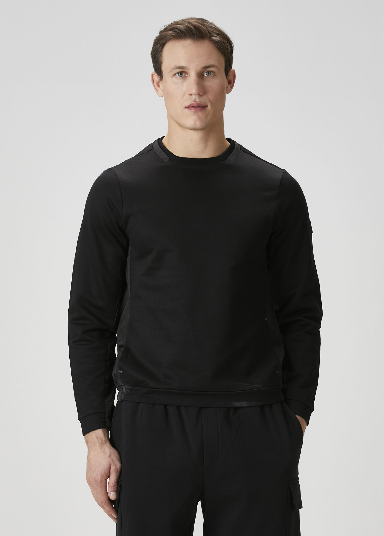 Siyah Garni Detaylı Sweatshirt