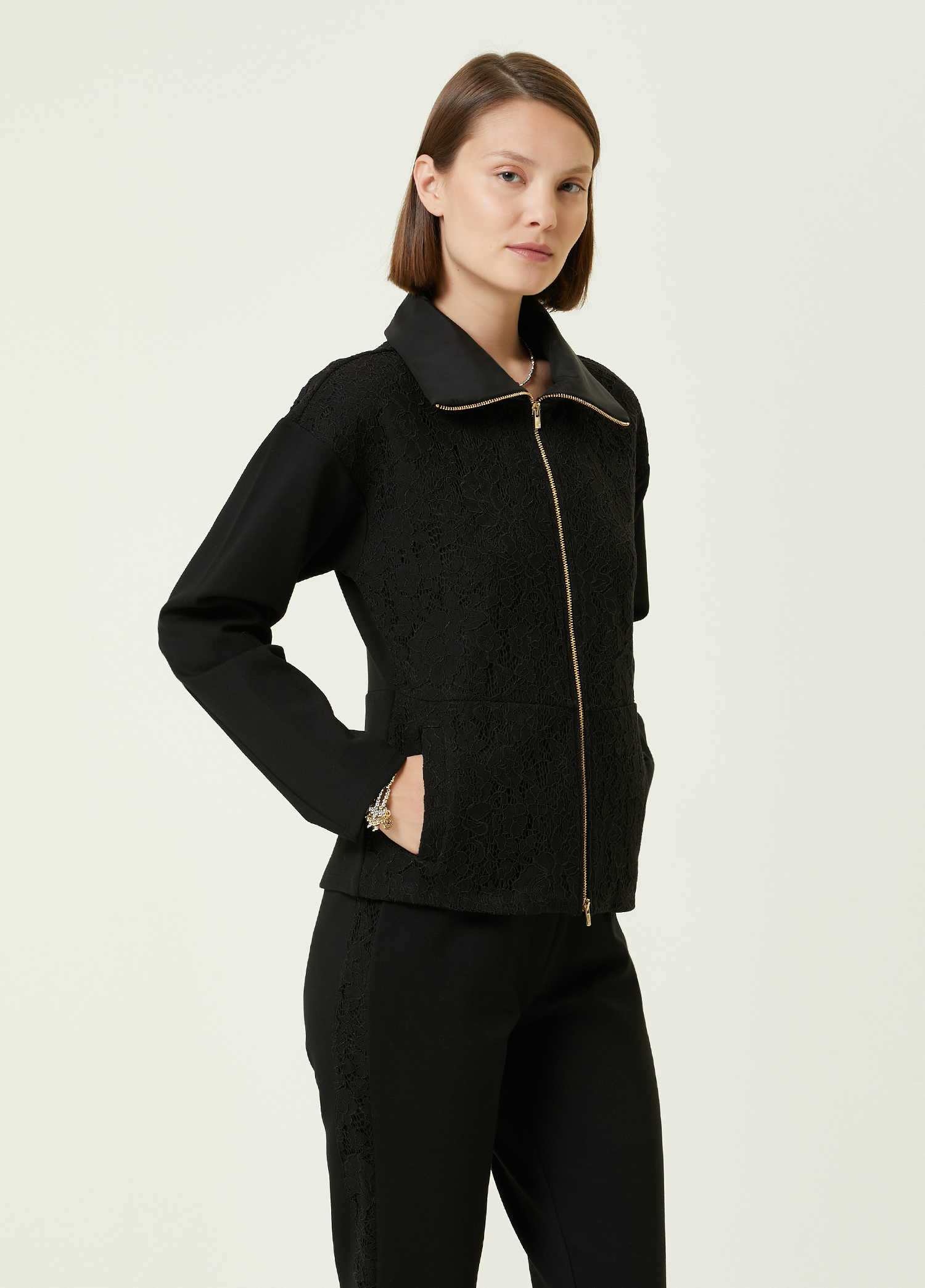 Beymen Siyah Dik Yaka Dantel Garnili Sweatshirt. 3 Beymen Siyah Dik Yaka Dantel Garnili Sweatshirt. 3