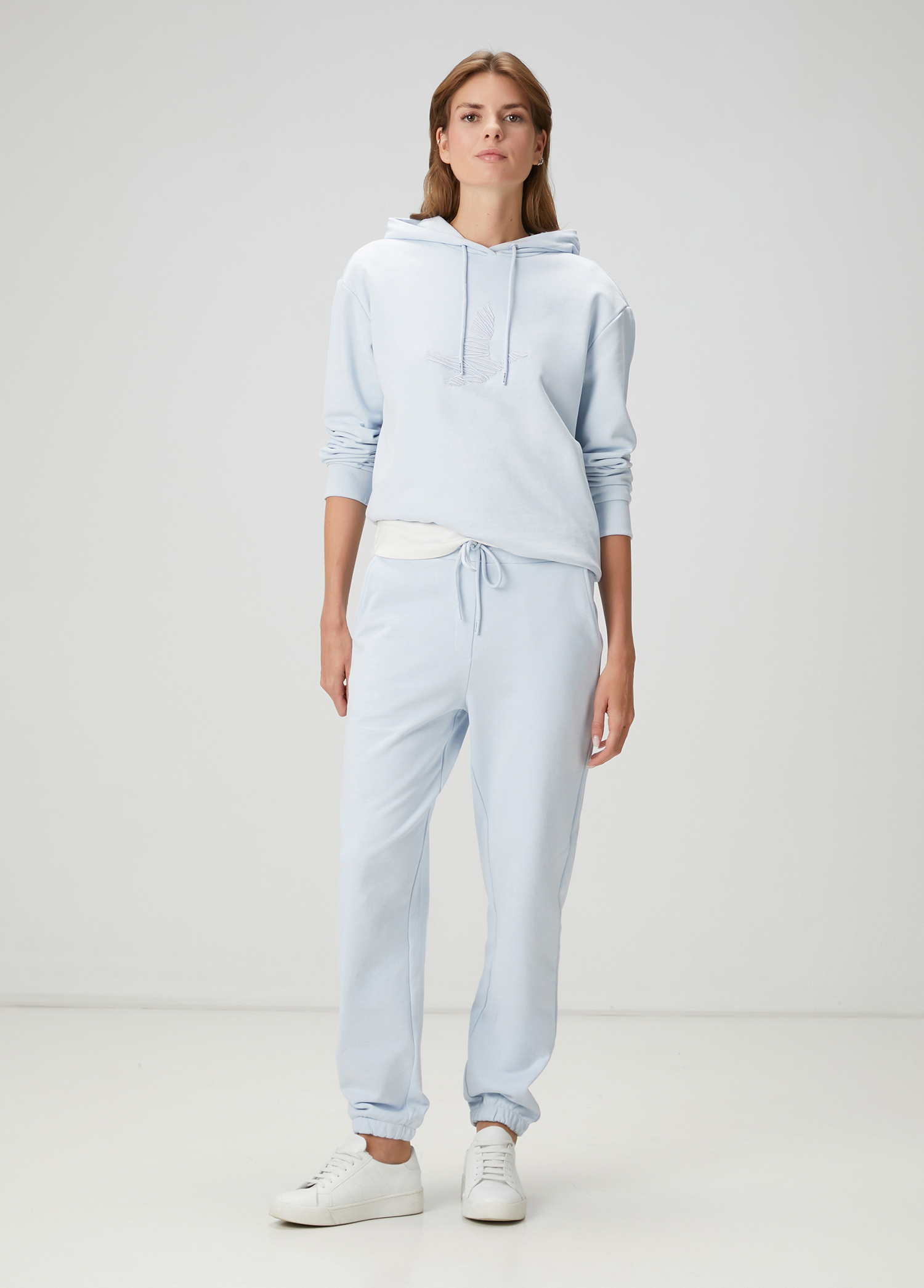 Açık Mavi Kapüşonlu Karalama Kuş Nakış Sweatshirt_2
