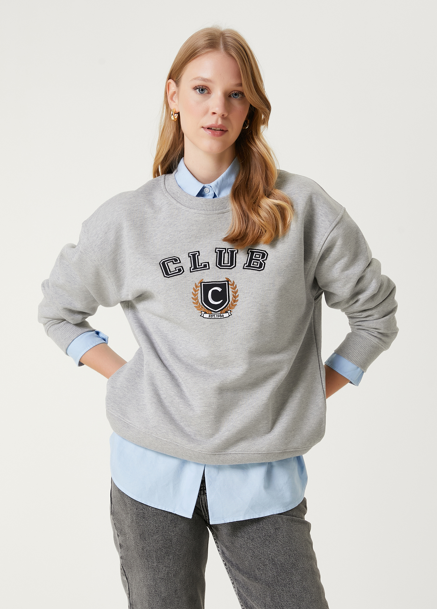 Club Logo Gri Nakışlı Basic Sweatshirt_3