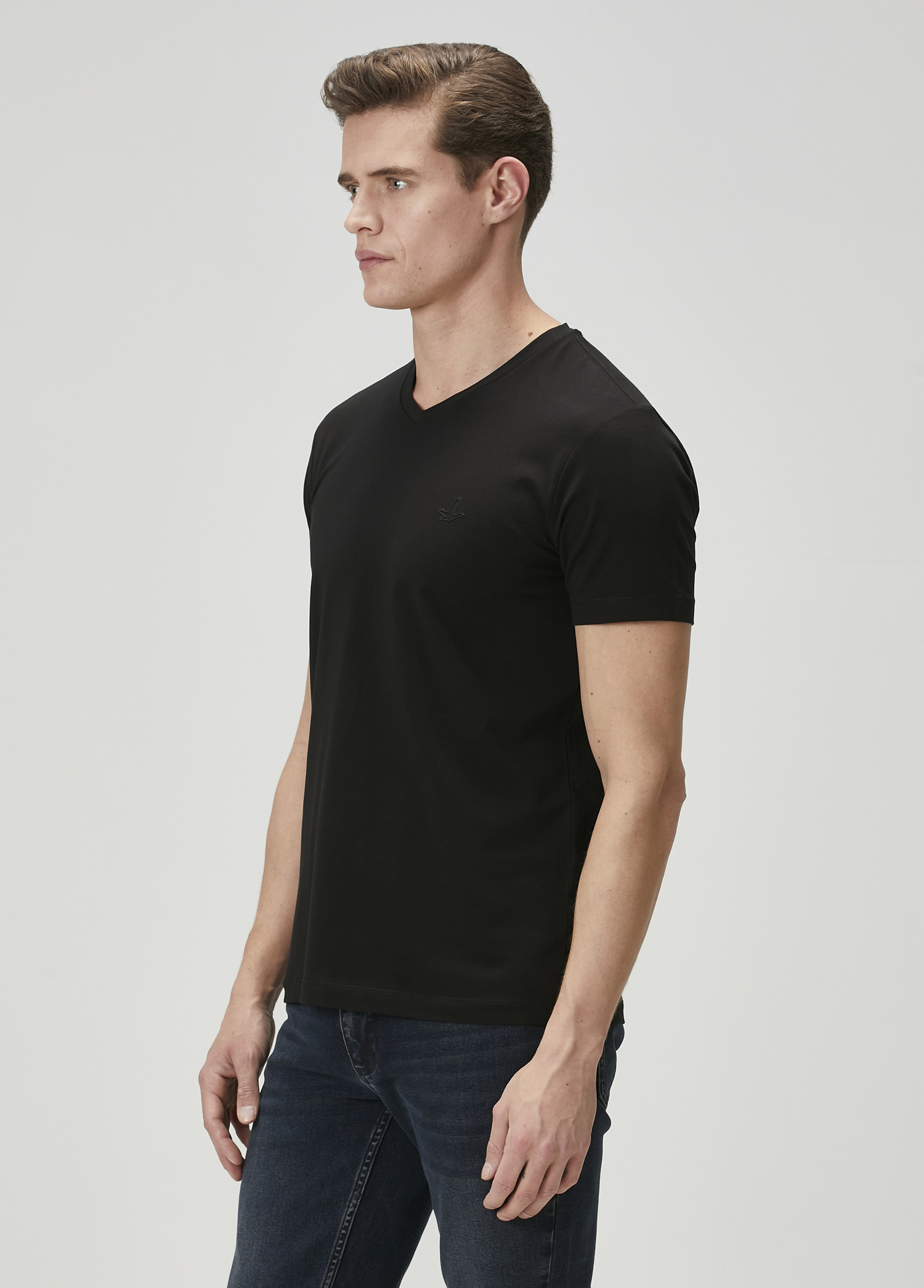 Siyah V Yaka T-shirt_3