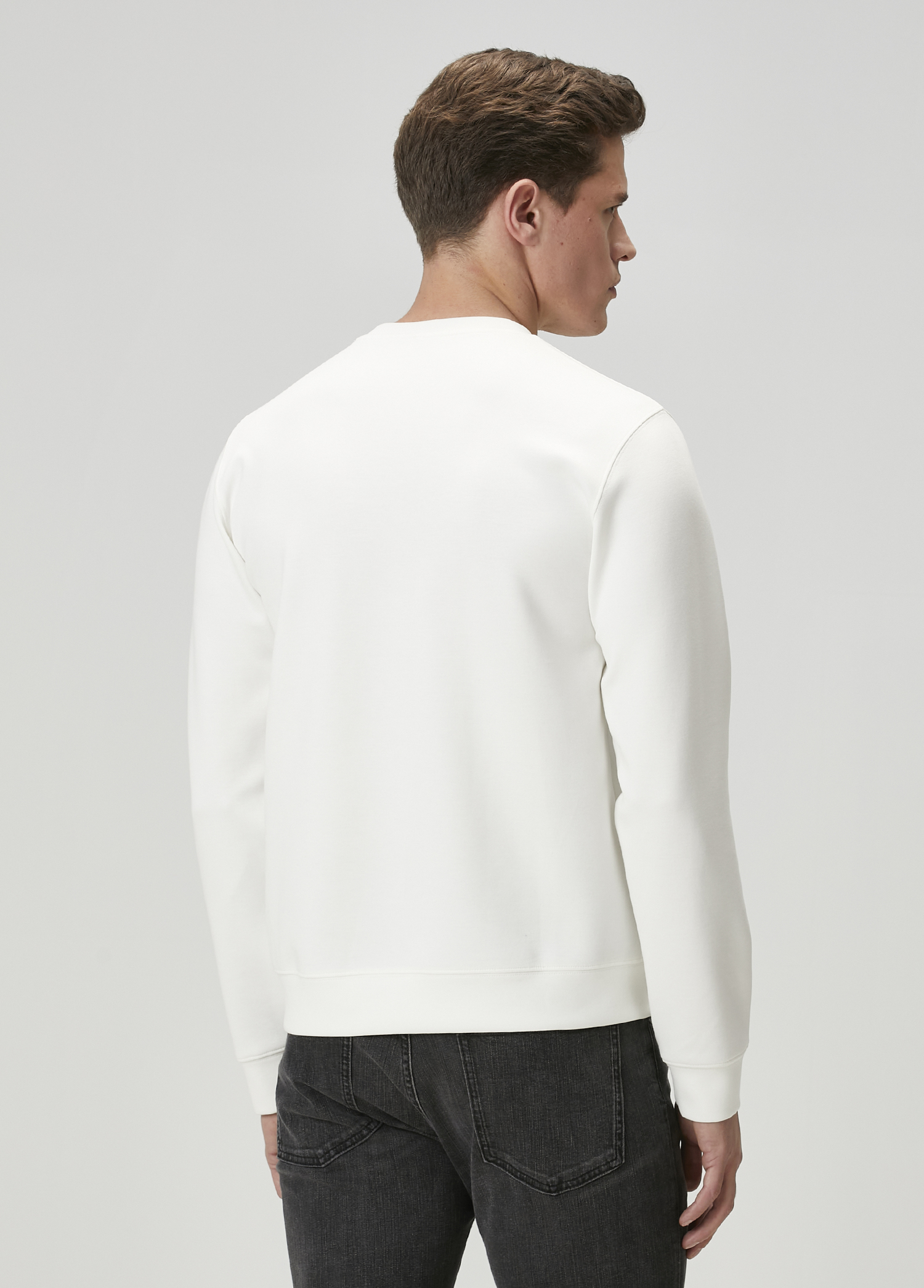 Kırık Beyaz Grafik Logo Baskılı Sweatshirt_4