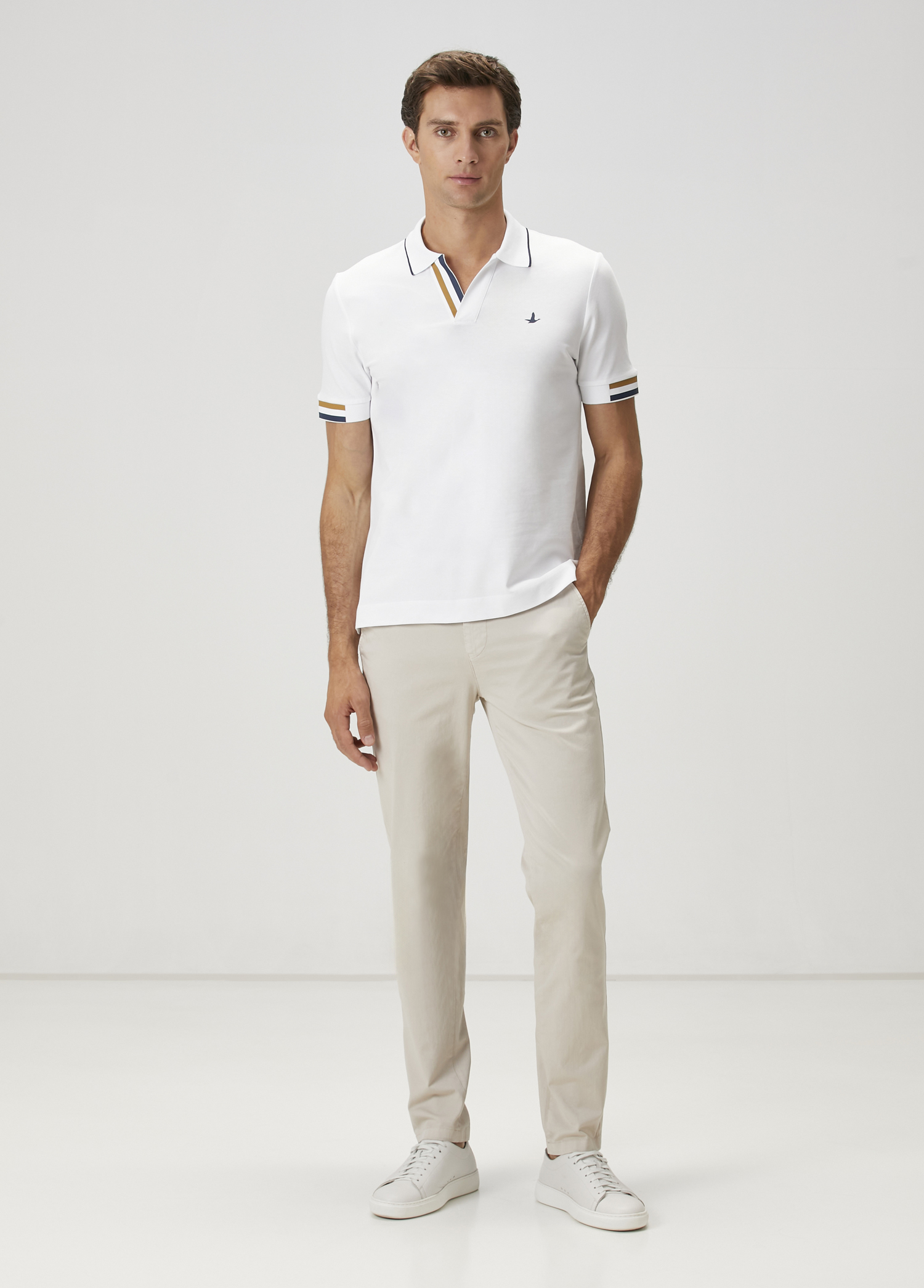 Beyaz Şerit Detaylı Polo T-shirt_2