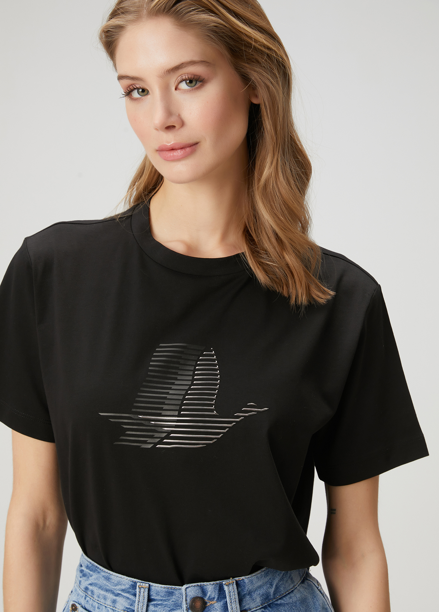 Siyah Çizgi Efektli Kaz Logolu T-shirt_3