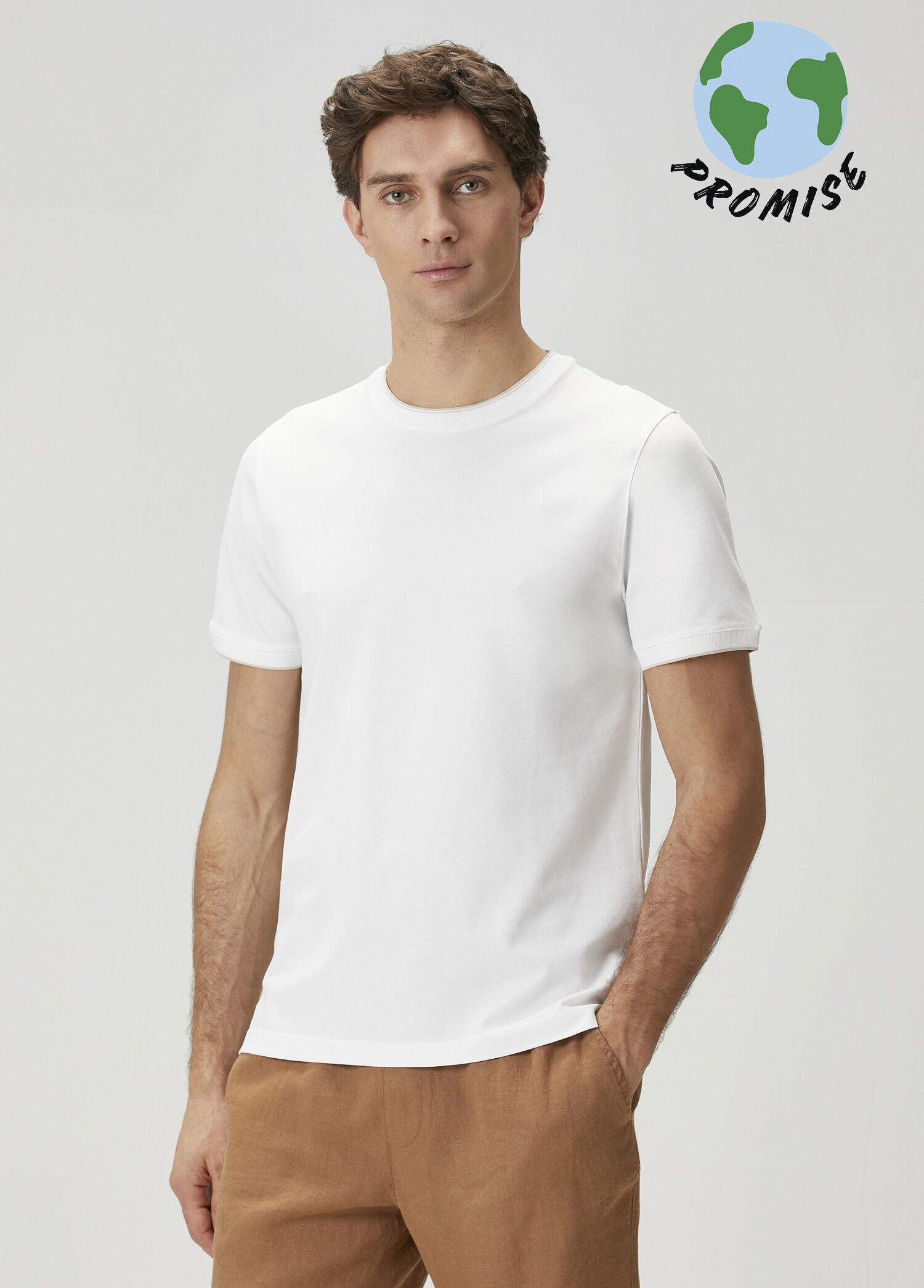 Beyaz Çizgi Detaylı T-shirt