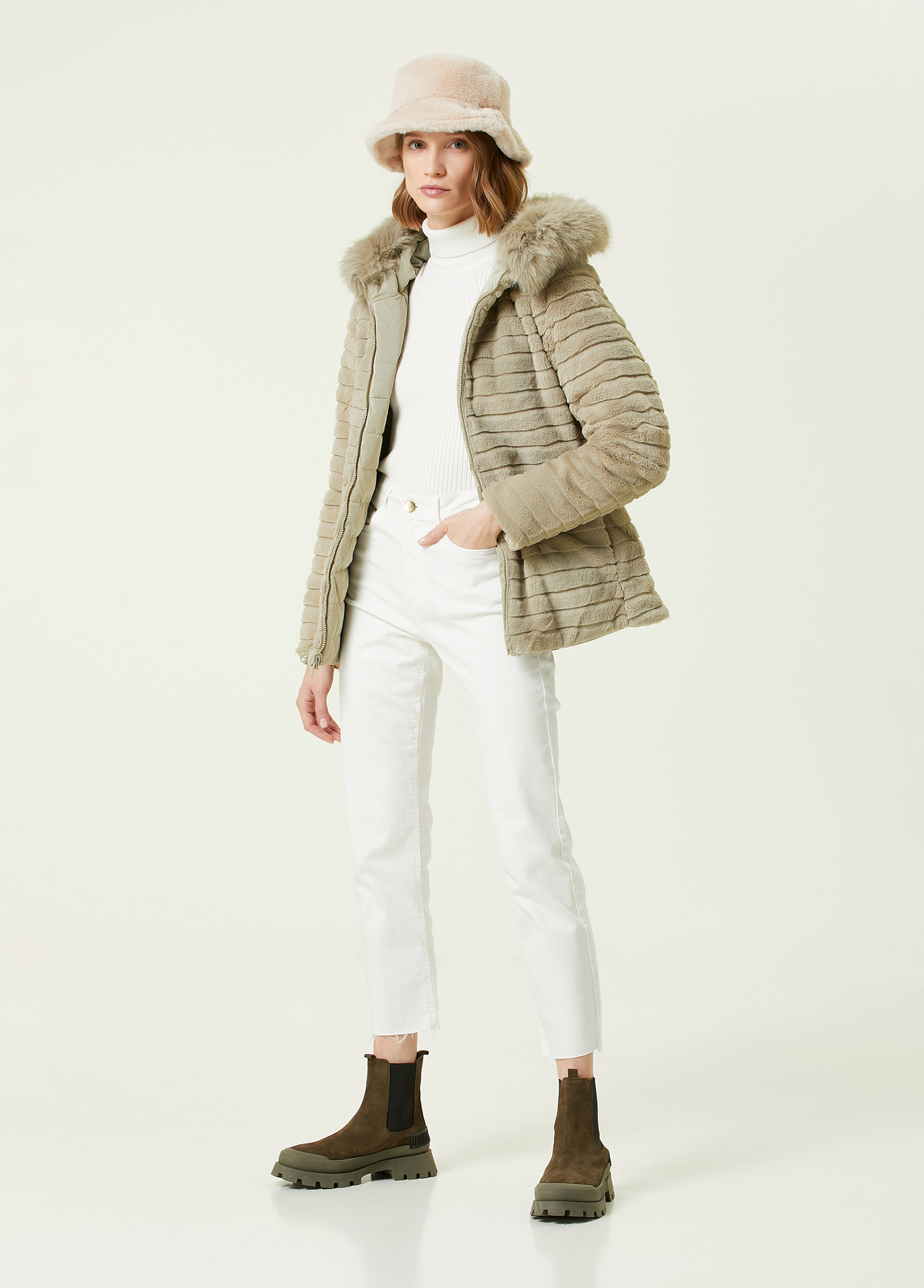 Beymen Regular Fit Yağ Yeşili İçi Suni Kürklü Mont. 2 Beymen Regular Fit Yağ Yeşili İçi Suni Kürklü Mont. 2