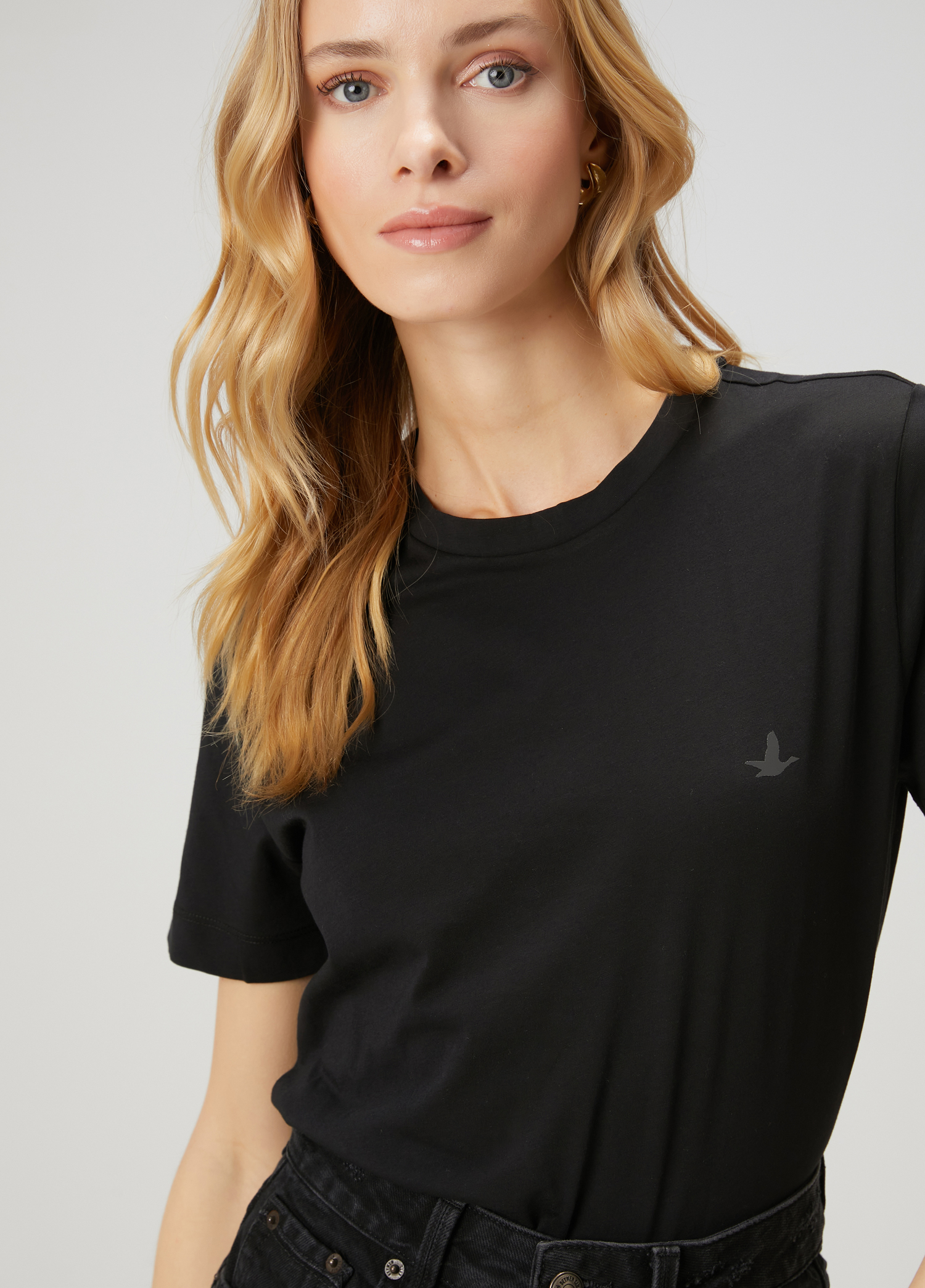 Siyah Logo Detaylı Basic T-shirt_1