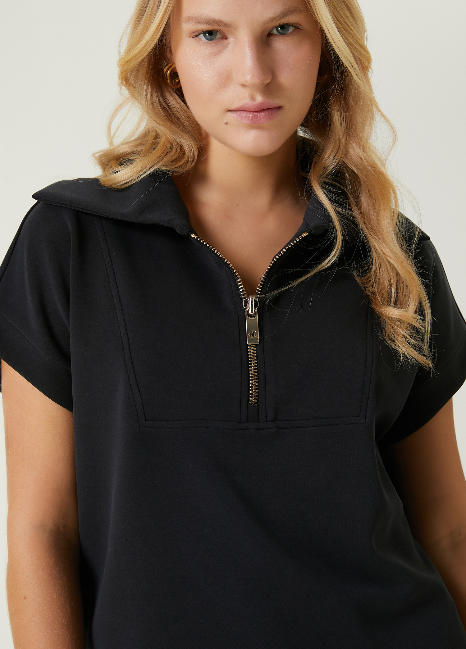 Siyah Kısa Kollu Sweatshirt_1