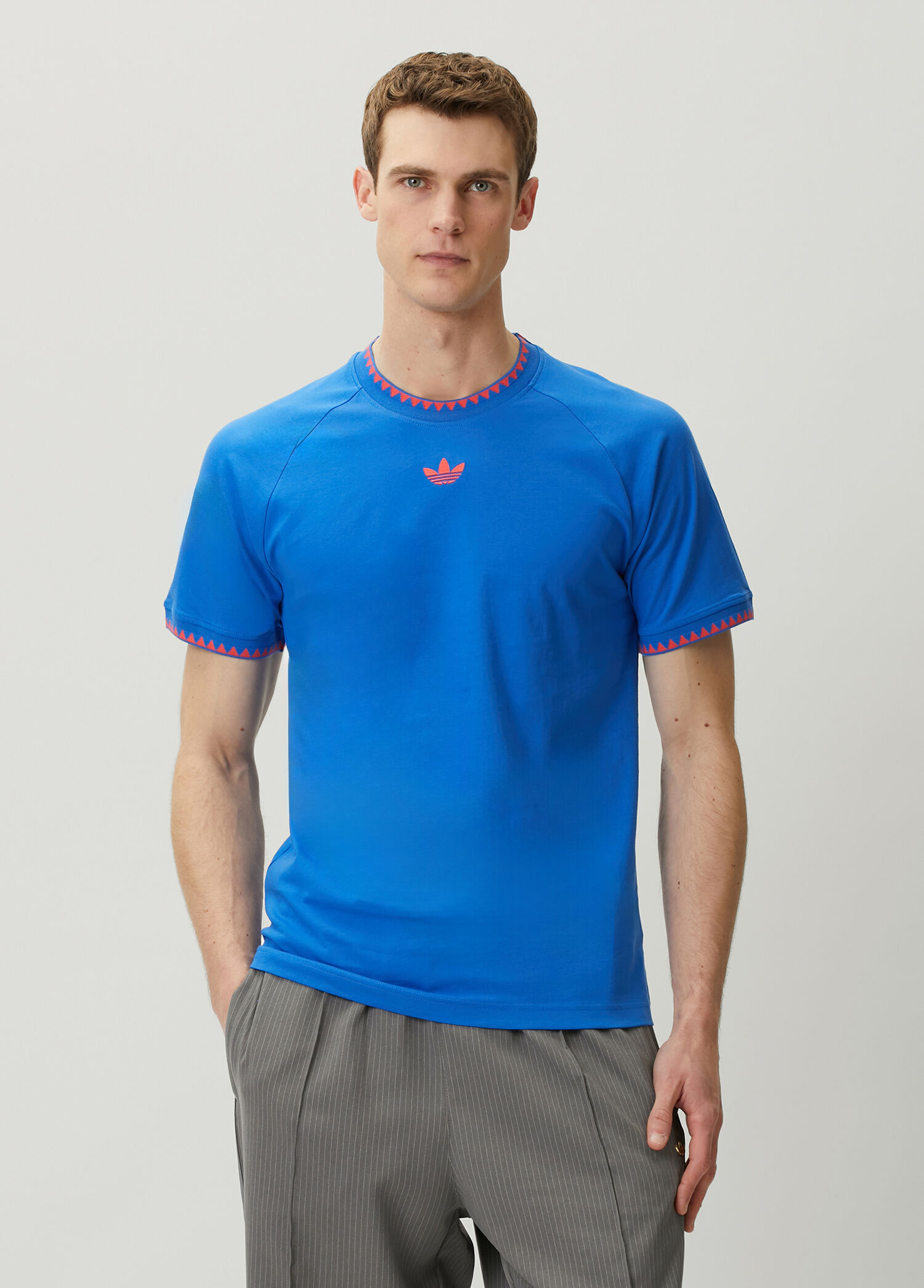 Adidas Mavi Erkek Mavi Özel Yakalı Çizgi Detaylı T-shirt 1966431