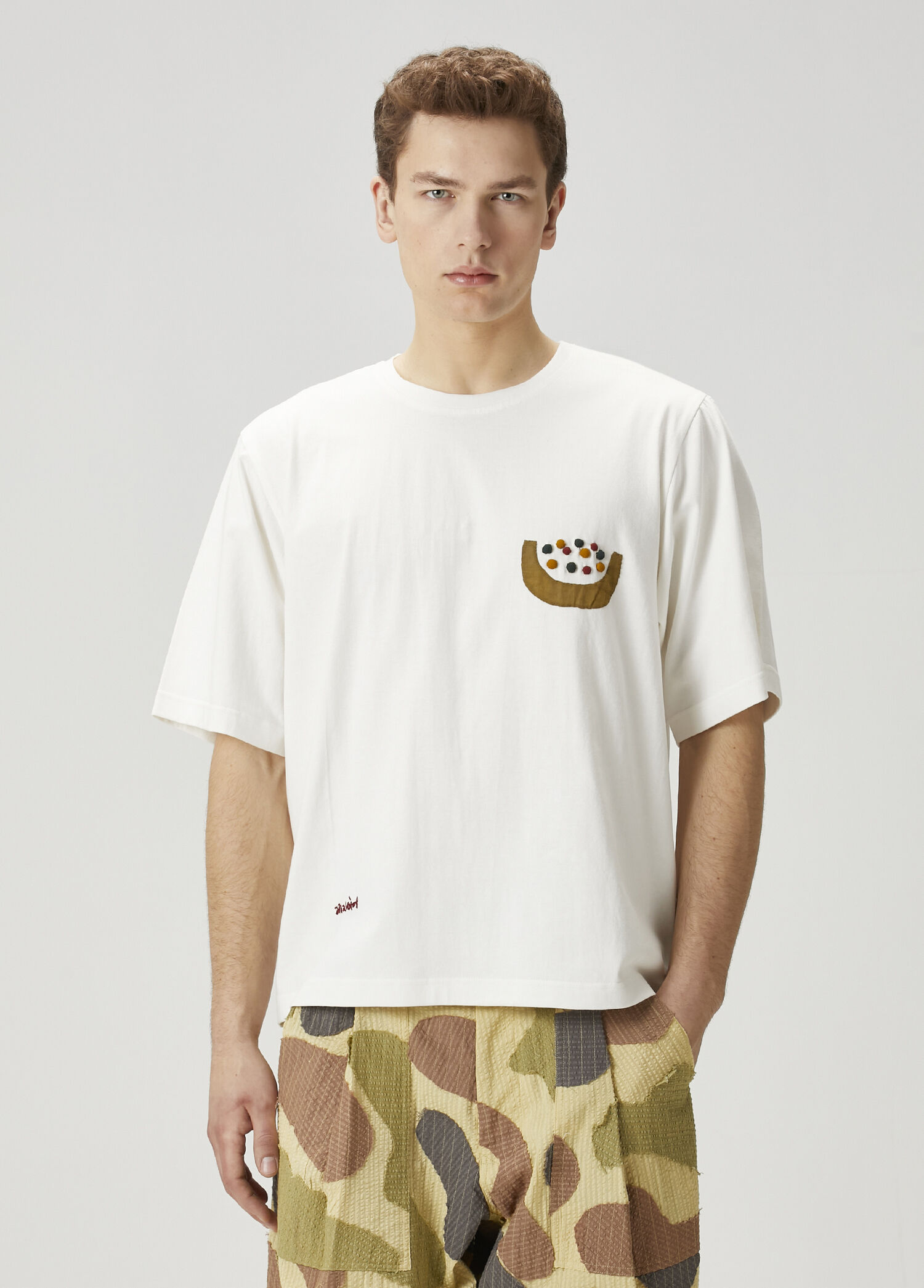 T-5 Beyaz Nakış Detaylı T-shirt
