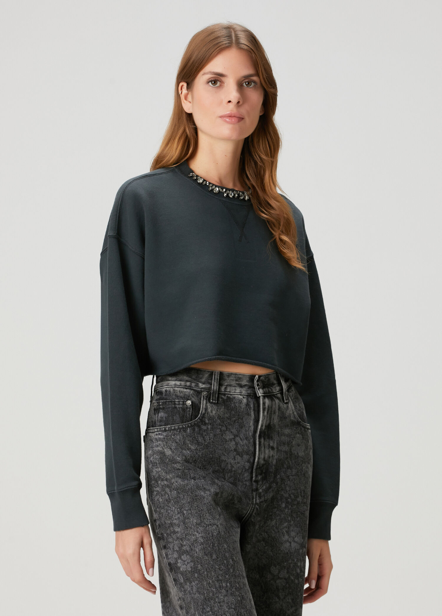Antrasit İşlemeli Crop Sweatshirt