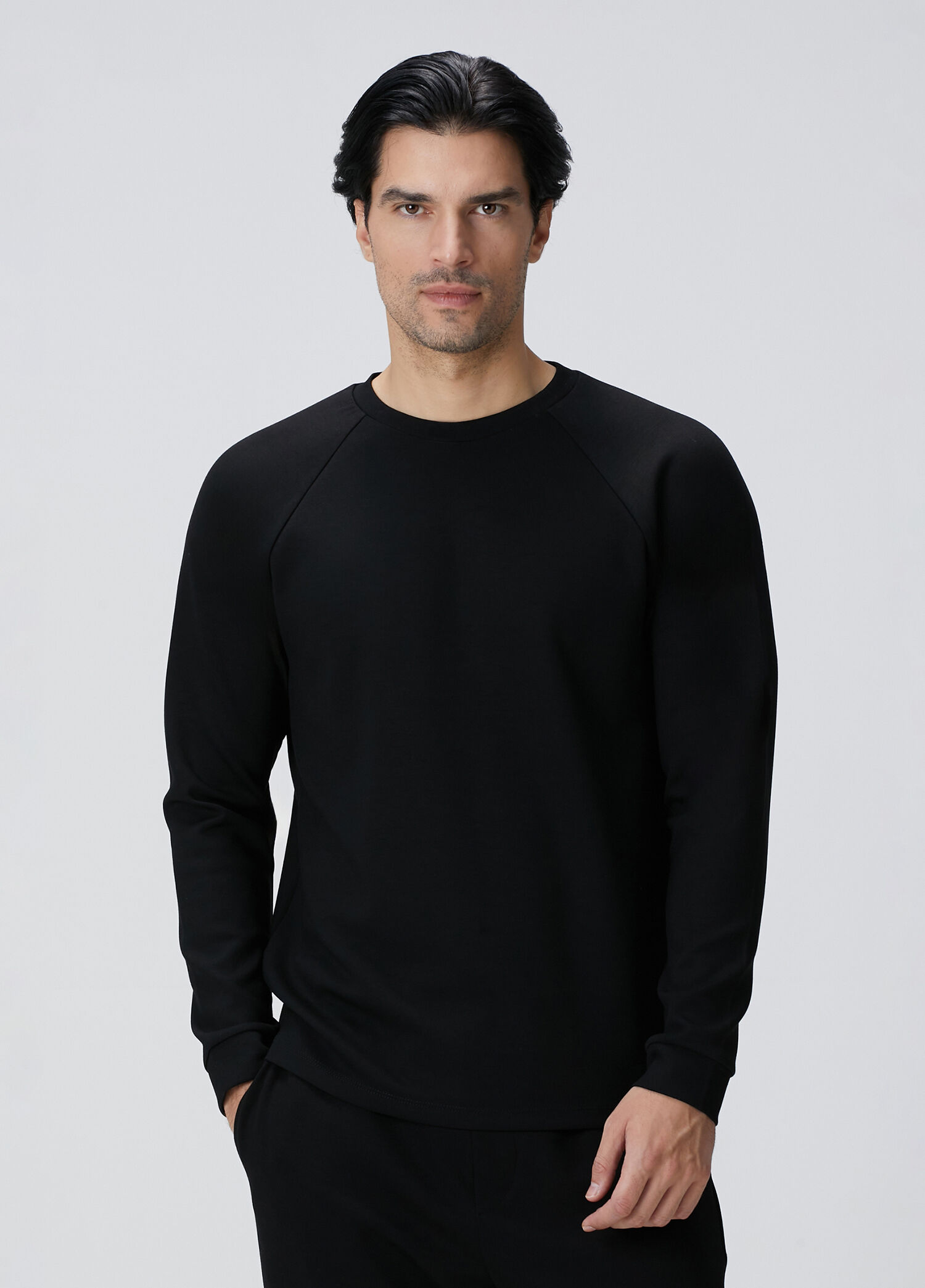 Siyah Bisiklet Yaka Basic Sweatshirt