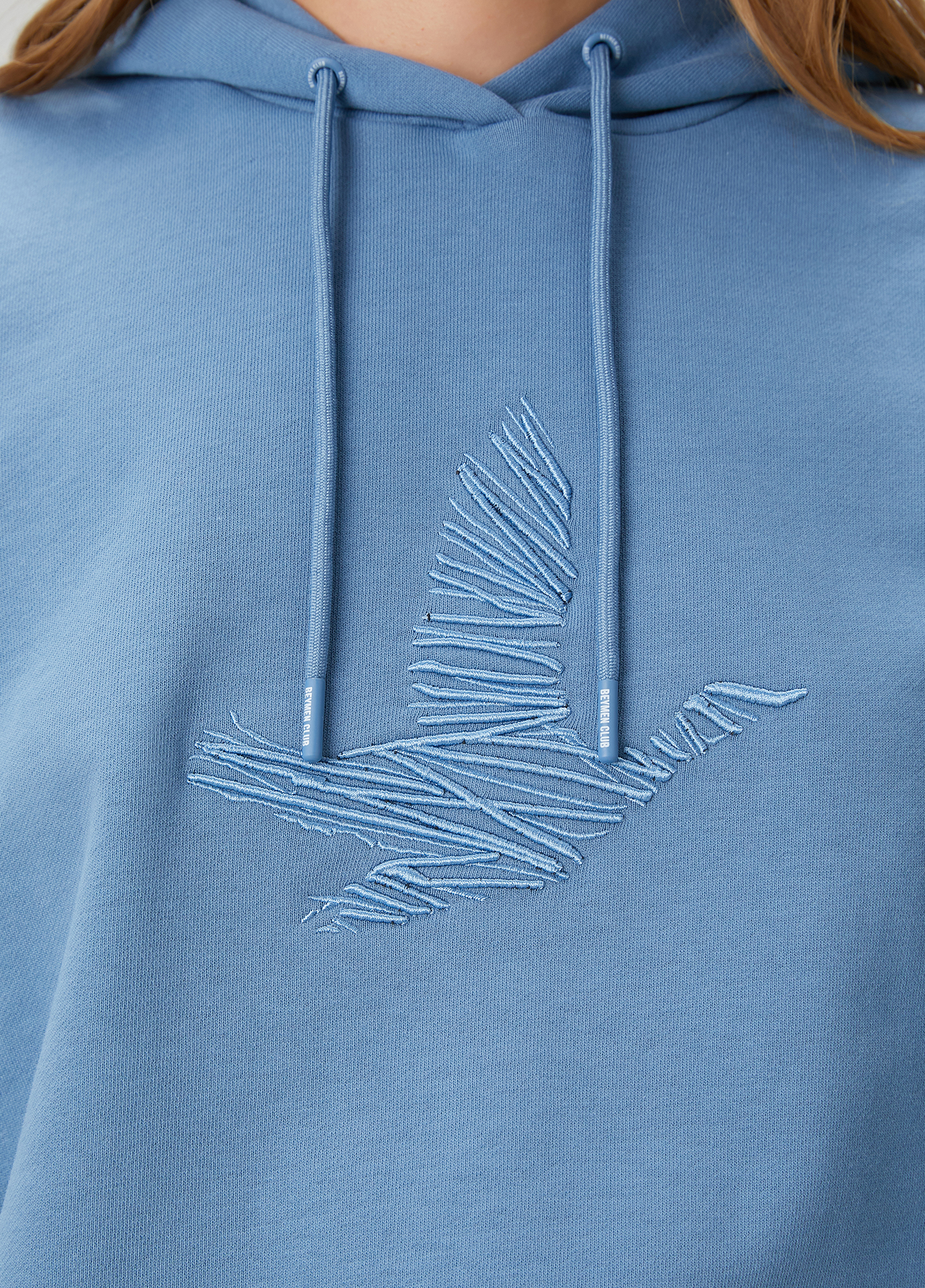 Mavi Kapüşonlu Karalama Kuş Nakışlı Sweatshirt_5