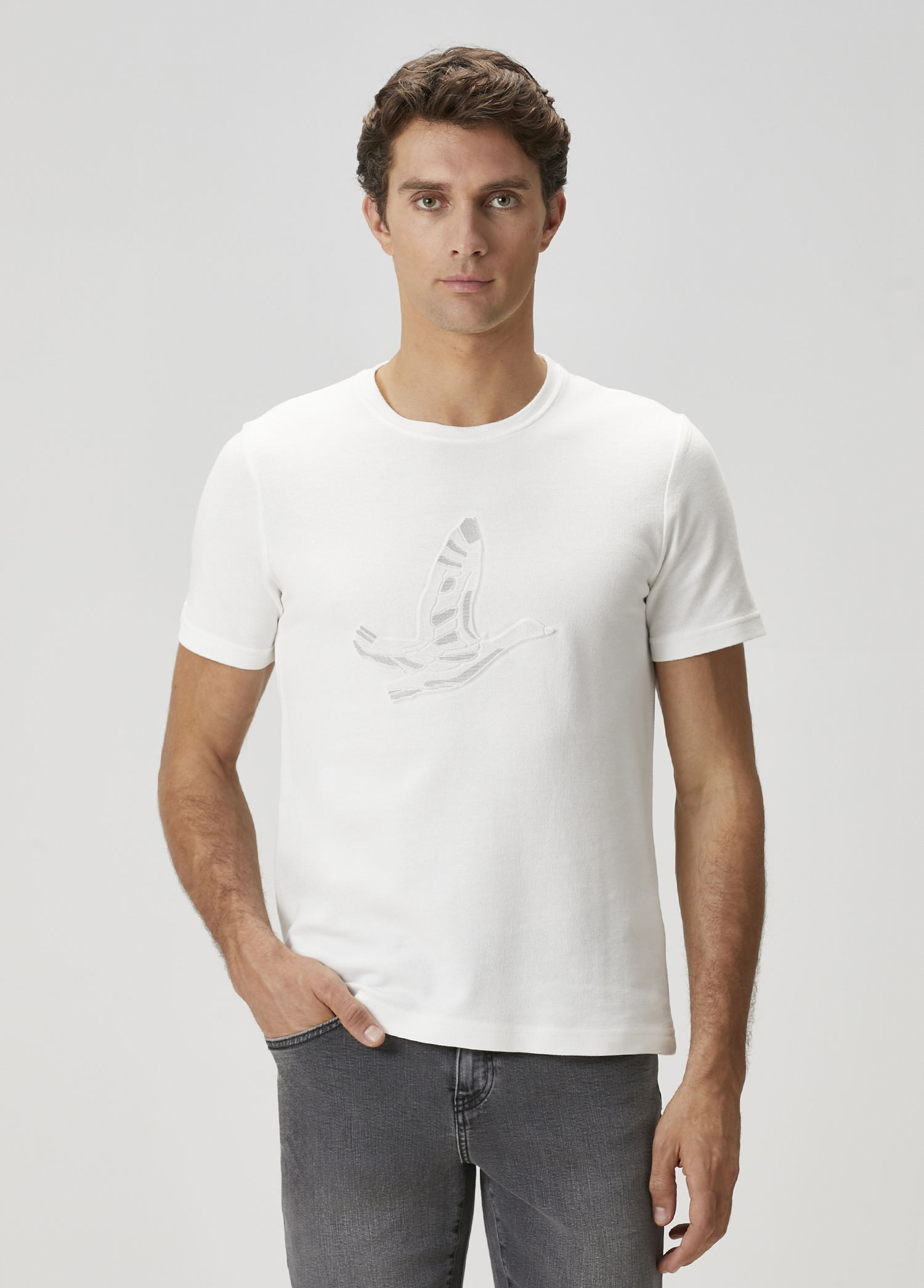 Kırık Beyaz Kabartmalı Logo Baskılı T-shirt