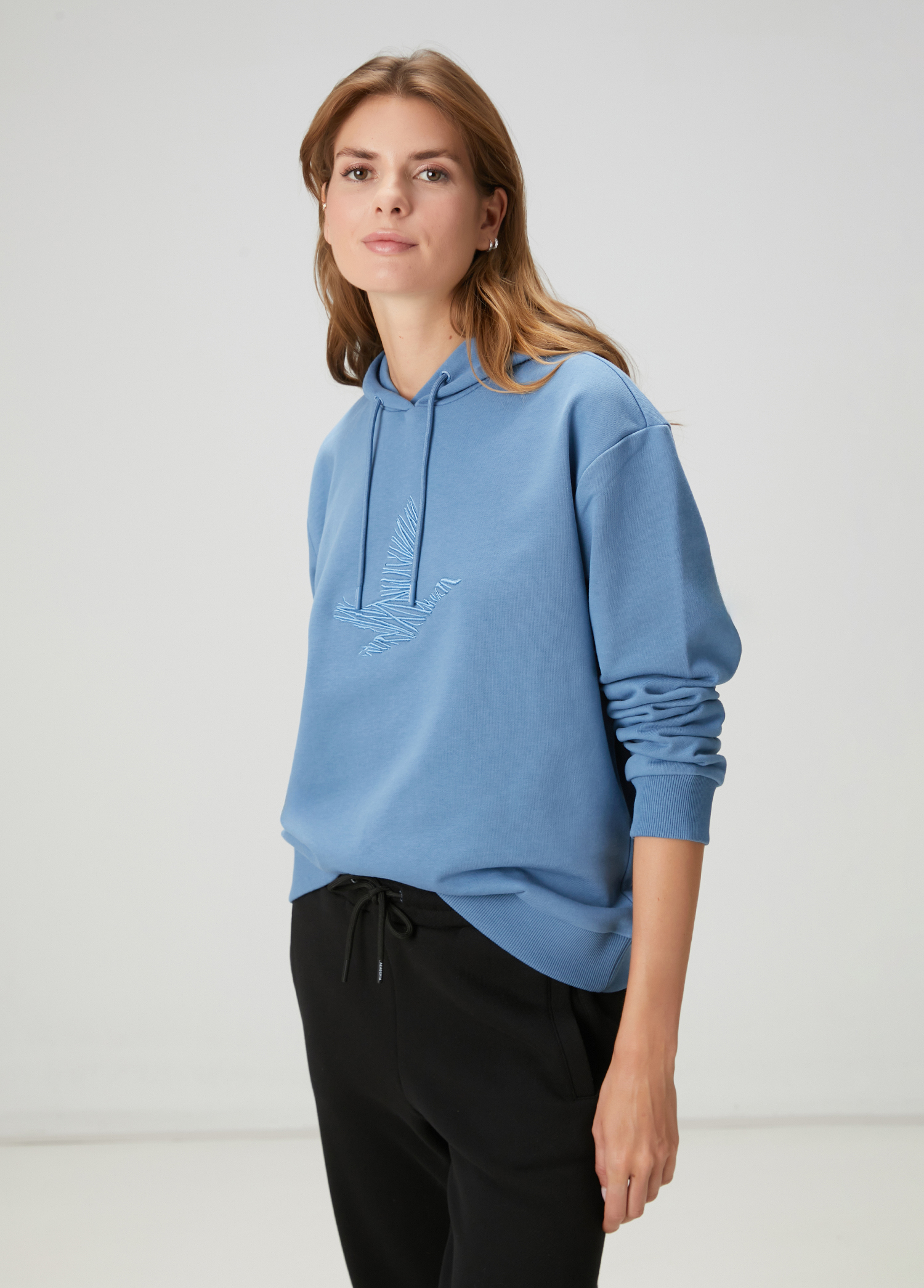 Mavi Kapüşonlu Karalama Kuş Nakışlı Sweatshirt_3