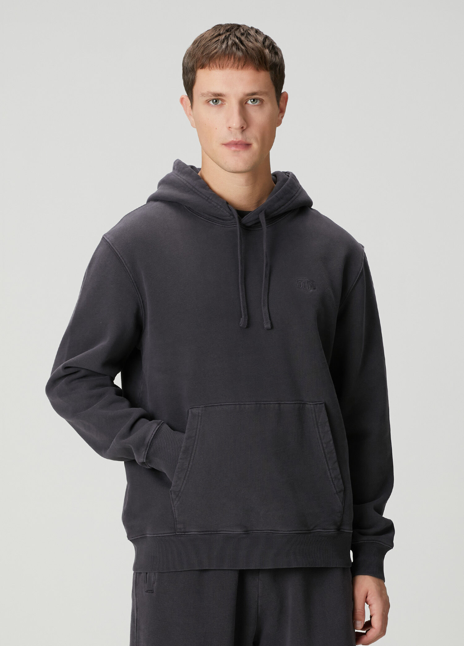 Siyah Kapüşonlu Logo Nakışlı Sweatshirt