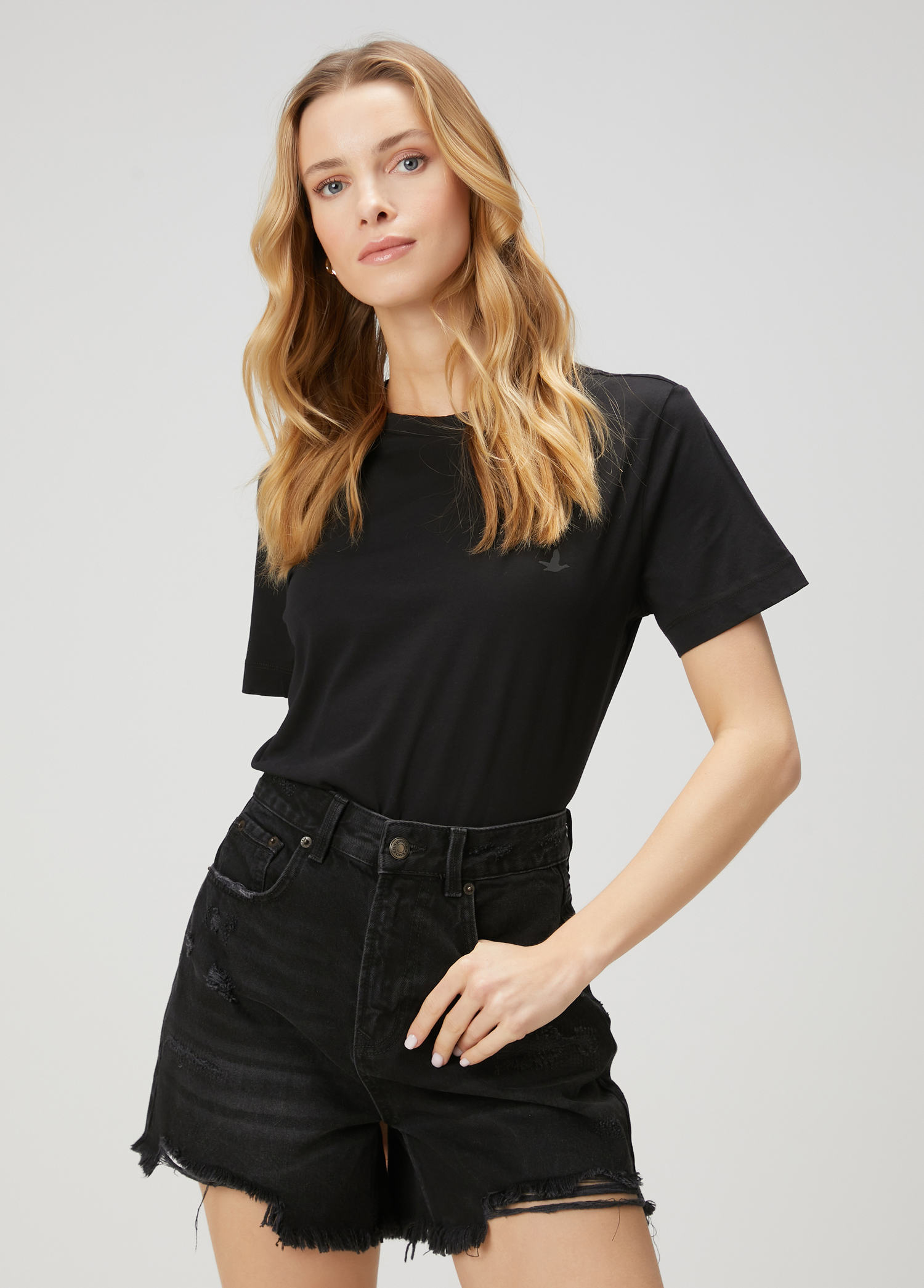 Siyah Logo Detaylı Basic T-shirt_4