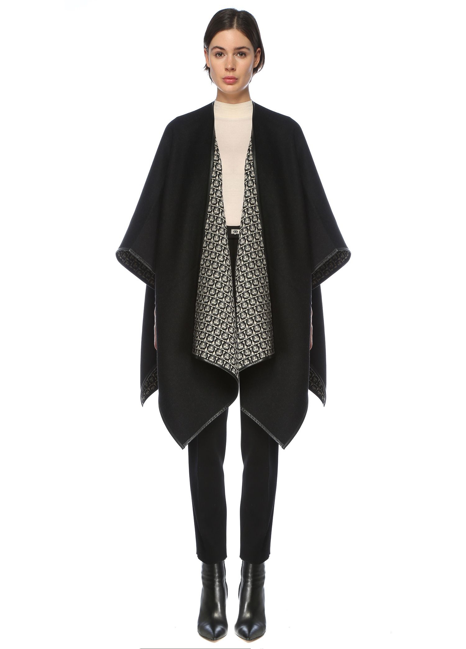 Beymen Siyah Şal Yaka Desenli Yün Pelerin. 1