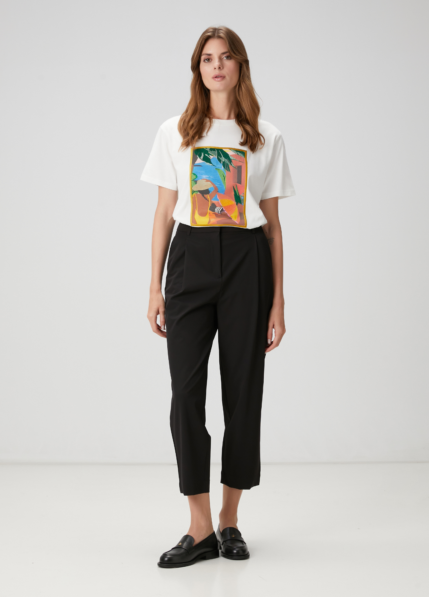 Kırık Beyaz Nakışlı T-shirt_2