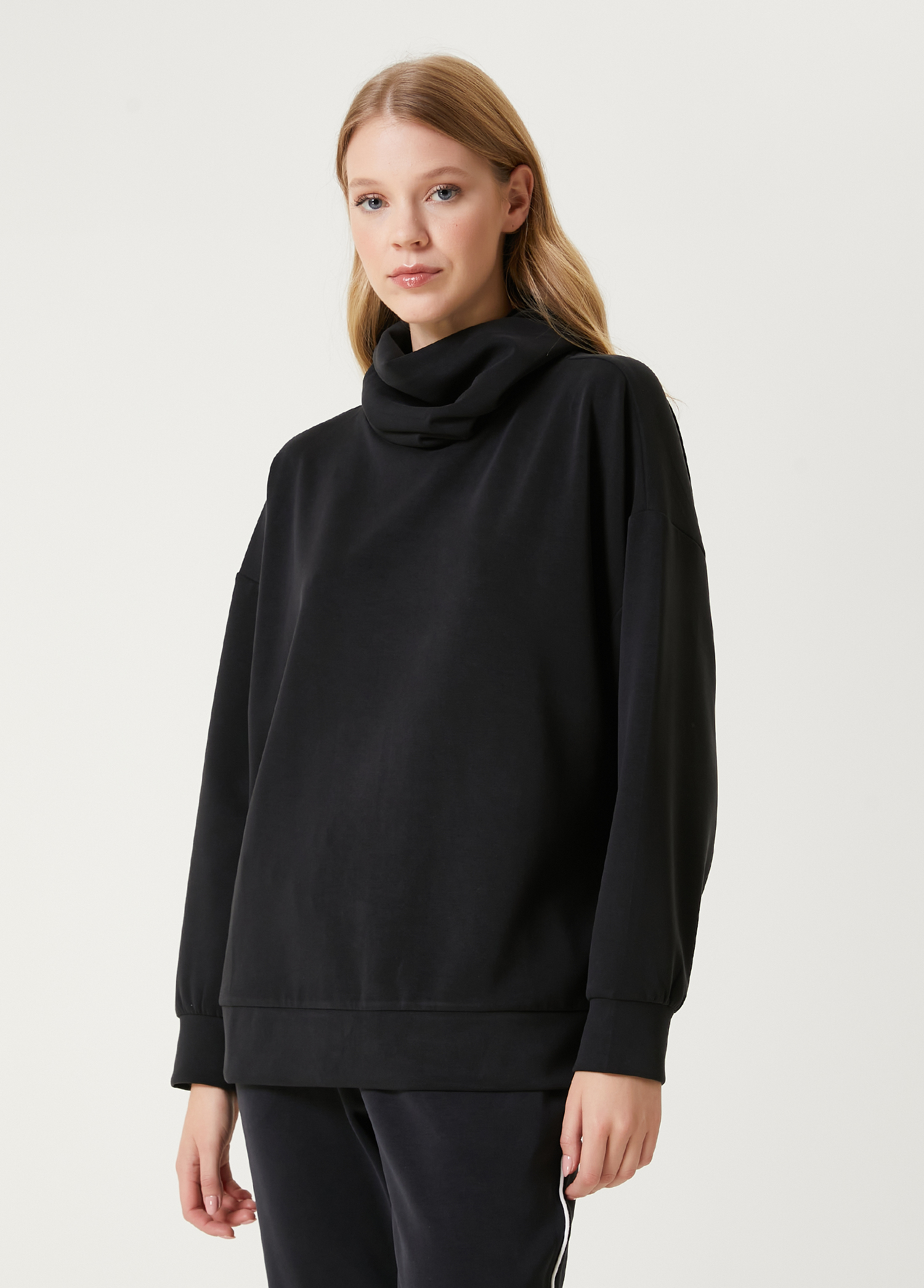 Siyah Dökümlü Modal Sweatshirt_0